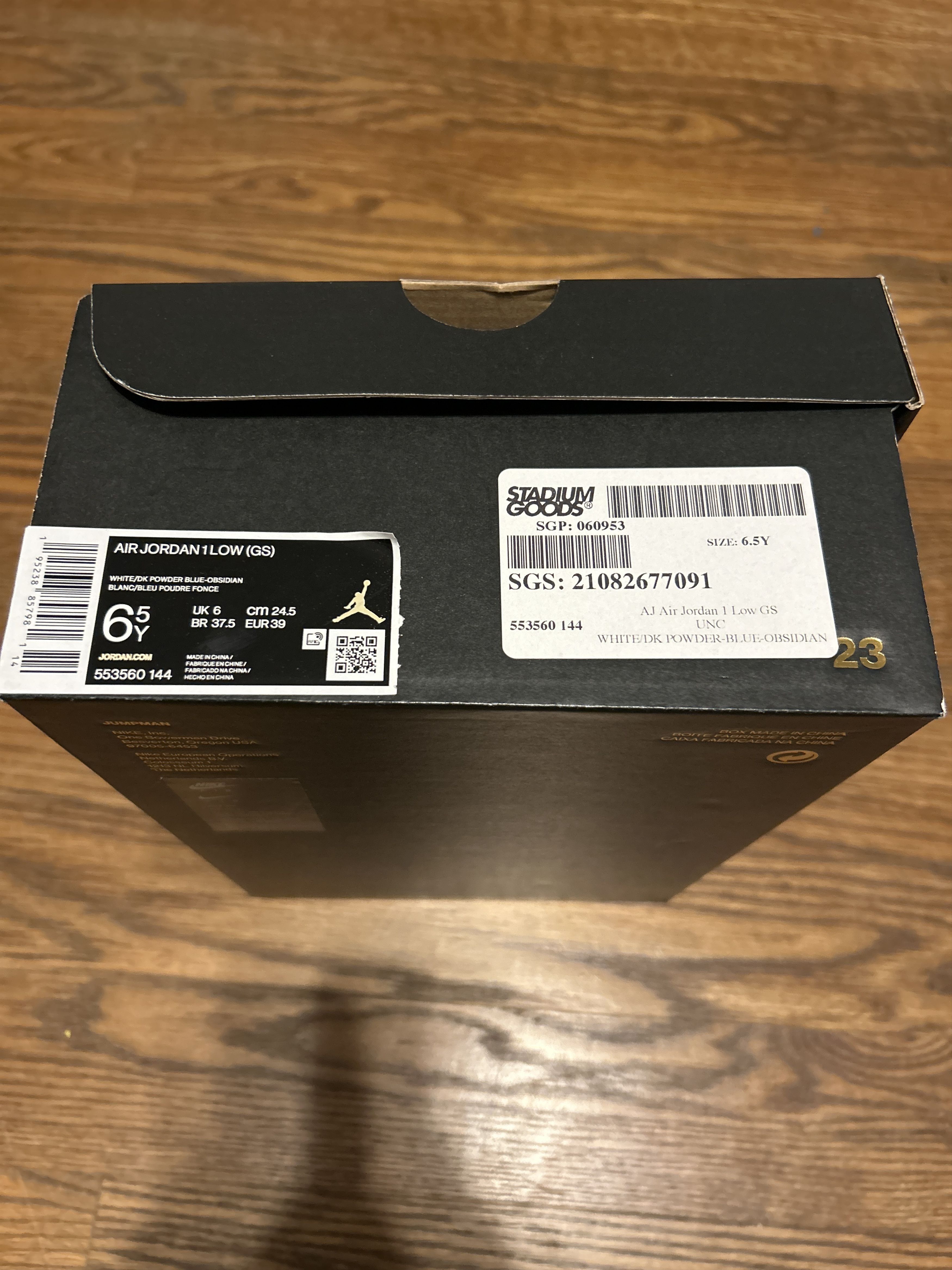 Jordan Brand Air Jordan 1 Low (GS) Size US 6.5 / EU 39-40 - 1 Thumbnail