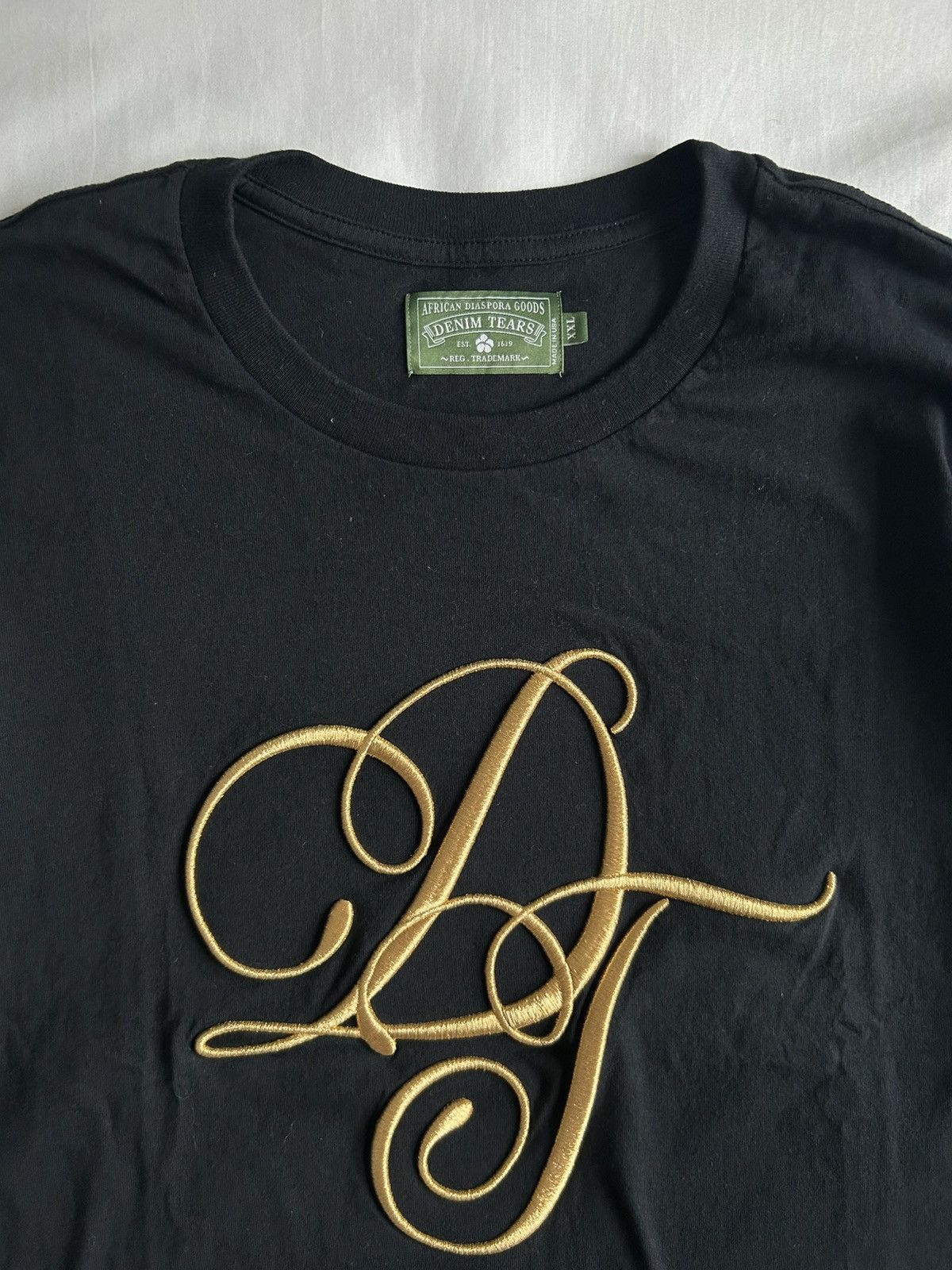 DENIM TEARS Denim Tears Tee Script Metallic Gold Cursive Made in USA Size US XXL / EU 58 / 5 - 2 Thumbnail