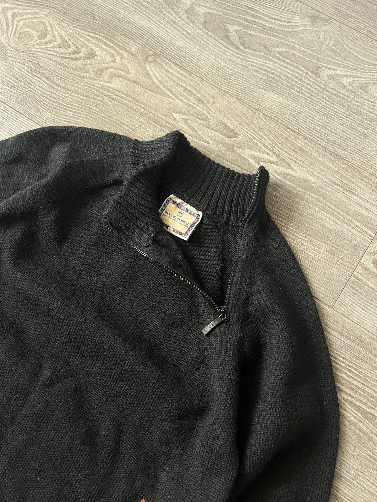 Dale Of Norway ‼️Vintage Dale of Norway 100% Wool Fire Emblem Lampo Sweater‼️ Size US M / EU 48-50 / 2 - 8 Thumbnail