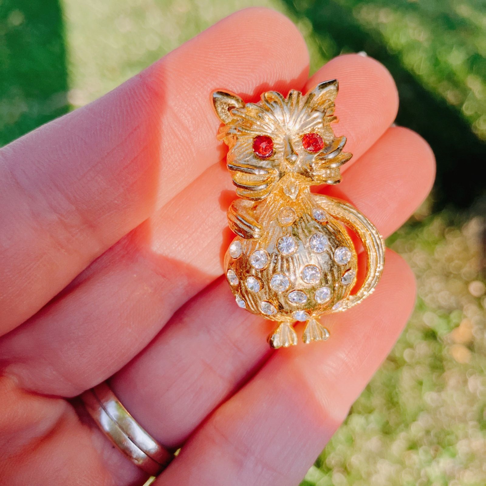 Vintage VTG 60s Cat Brooch Red Rhinestone Eyes Figural Mid Century Size ONE SIZE - 5 Thumbnail