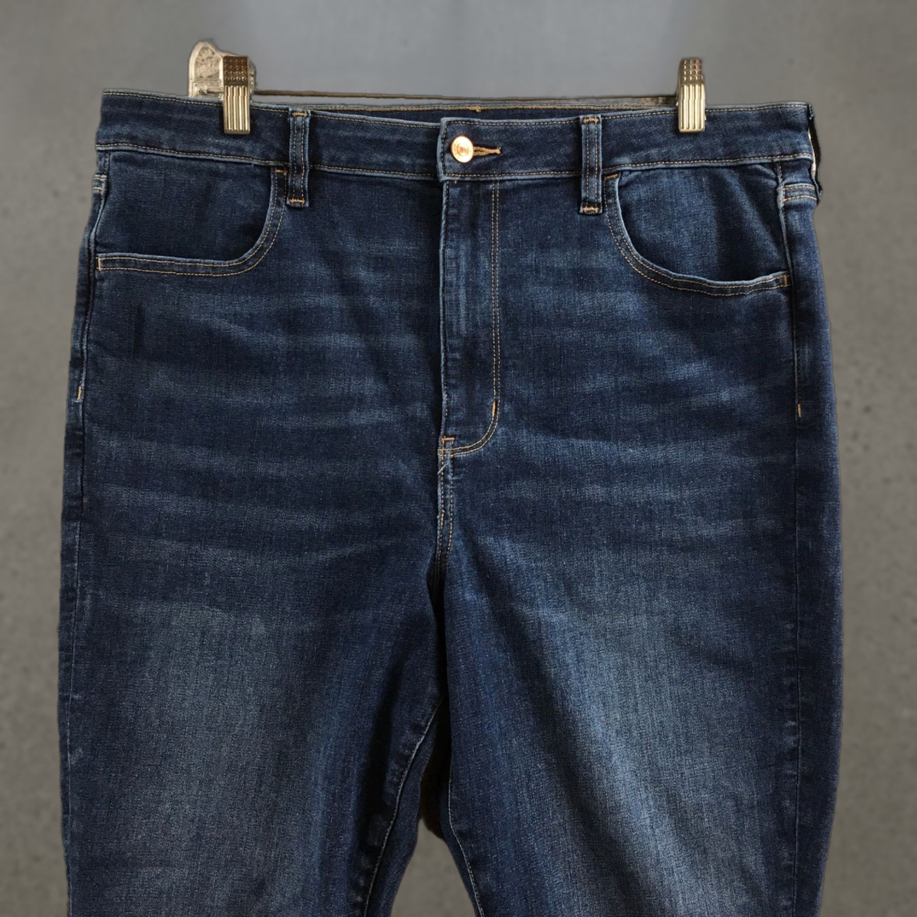 American Eagle Outfitters American Eagle Outfitters Cropped Jeans Womens 18 Short Blue Denim Cotton Blend Jeans Womens 18 Short Blue Denim Cotton Blend Size 40" / US 18 - 1 Thumbnail