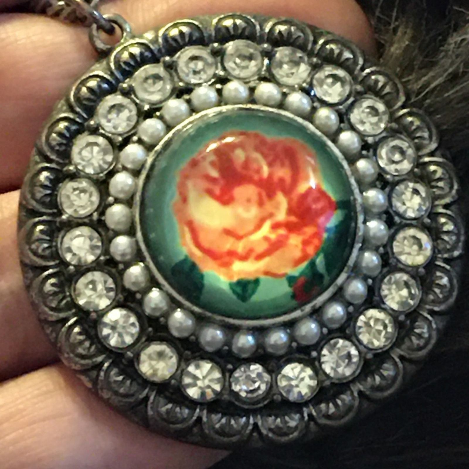 Jewelry Aged silver tone rose medallion on chain necklace Size ONE SIZE - 5 Thumbnail