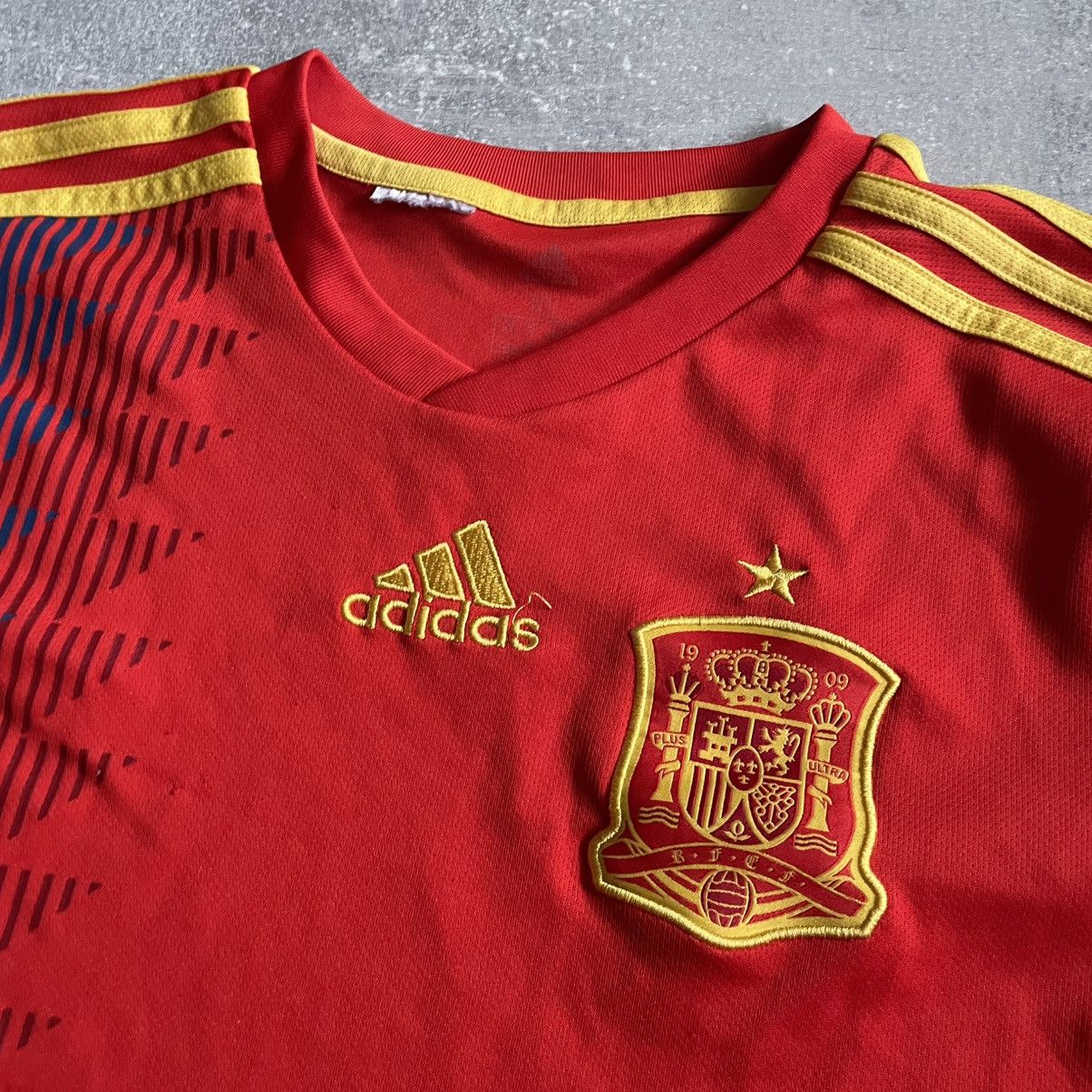 Adidas Adidas Spain jersey football pro fan tee shirt 2017 fifa uef Size US S / EU 44-46 / 1 - 2 Thumbnail
