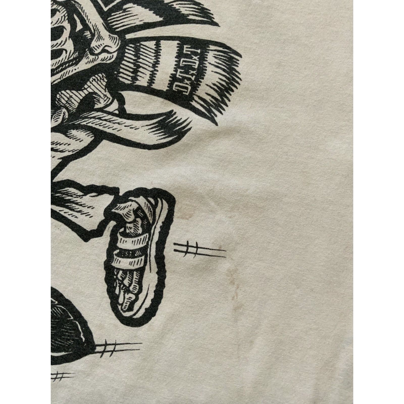 Vintage VTG Famous Stars & Straps T-Shirt Grunge Skulls Skeleton Straps Skateboard Graphic 2XL White Mens Size US XXL / EU 58 / 5 - 7 Thumbnail
