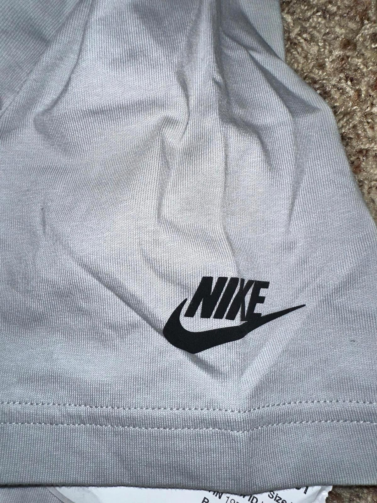 Nike Nike Sportswear Repeat Short Sleeve T-Shirt Sample Size US M / EU 48-50 / 2 - 3 Thumbnail