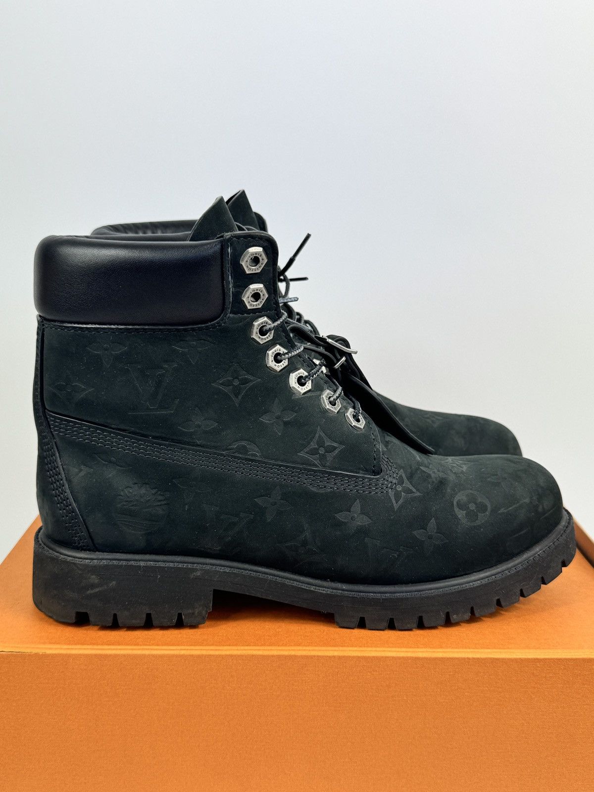 Louis Vuitton × Timberland MONOGRAM PRINT BOOTS Size US 9.5 / EU 42-43 - 3 Thumbnail