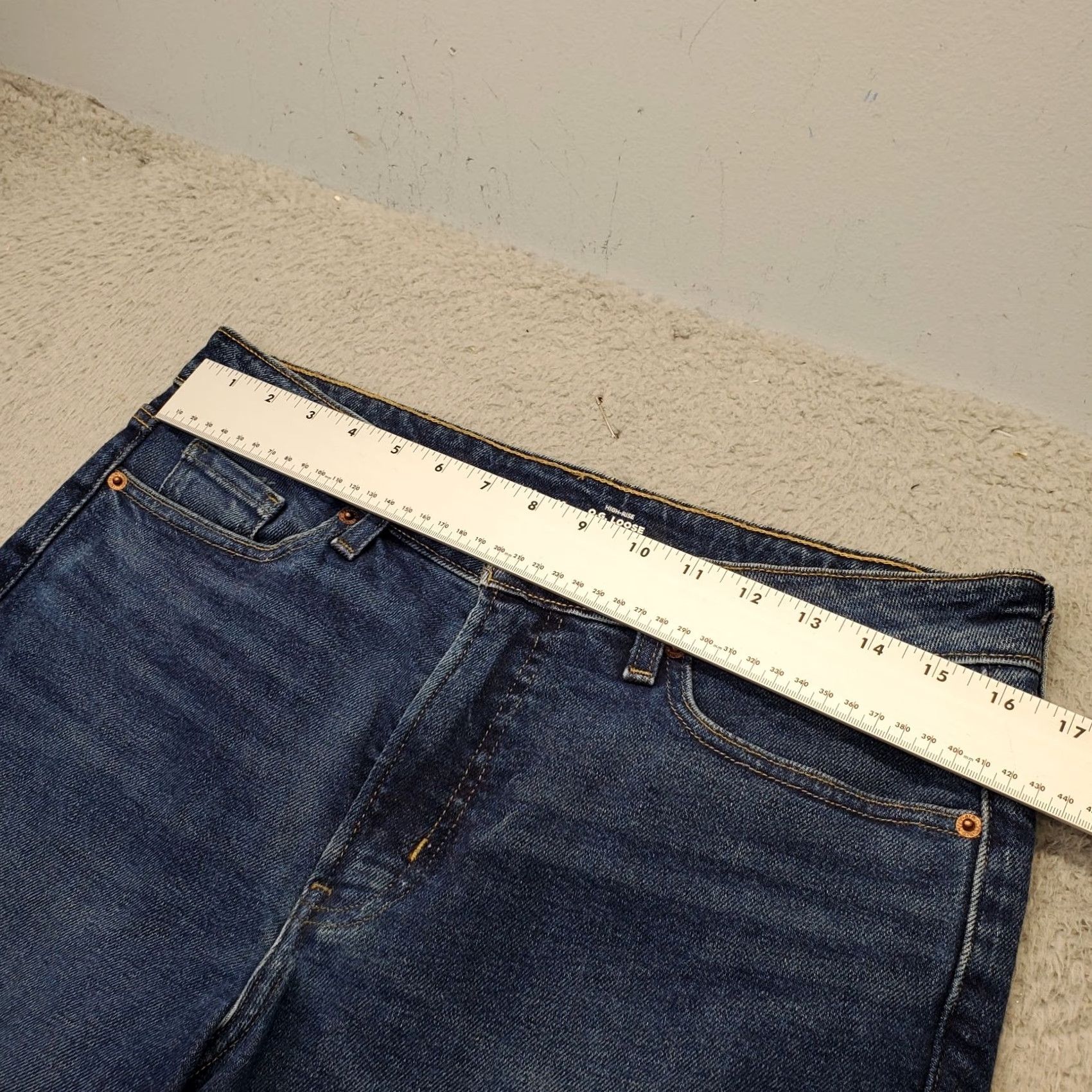 Old Navy Old Navy Jeans Womens 10 Blue Denim Relaxed Straight High-Rise 5-Pocket Pockets Denim Jeans Womens 10 XL? Size 32" / US 10 / IT 46 - 4 Thumbnail