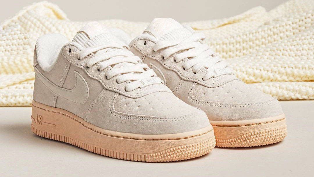 Nike WiNTER 2021 AiR FORCE 1 PREMiUM SUMMiT WHiTE PEARL SUEDE AF1 Size US 9.5 / EU 42-43 - 2 Thumbnail