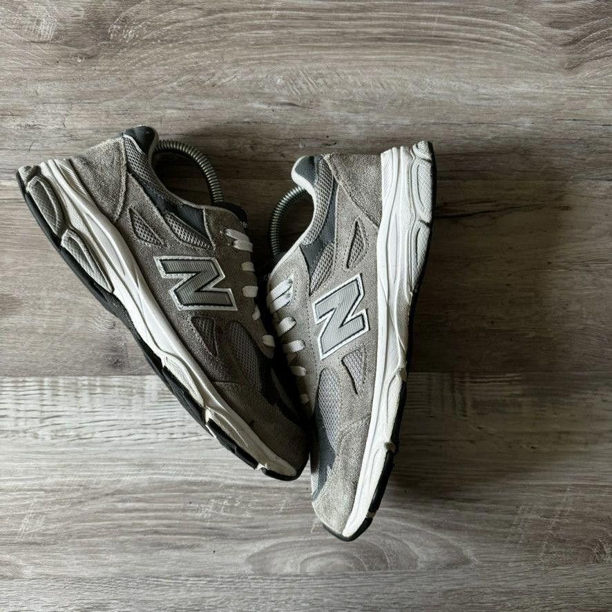 New Balance NEW BALANCE • 990v3 Big Kid "Grey" (7M) Size US 7 / EU 40 - 9 Thumbnail