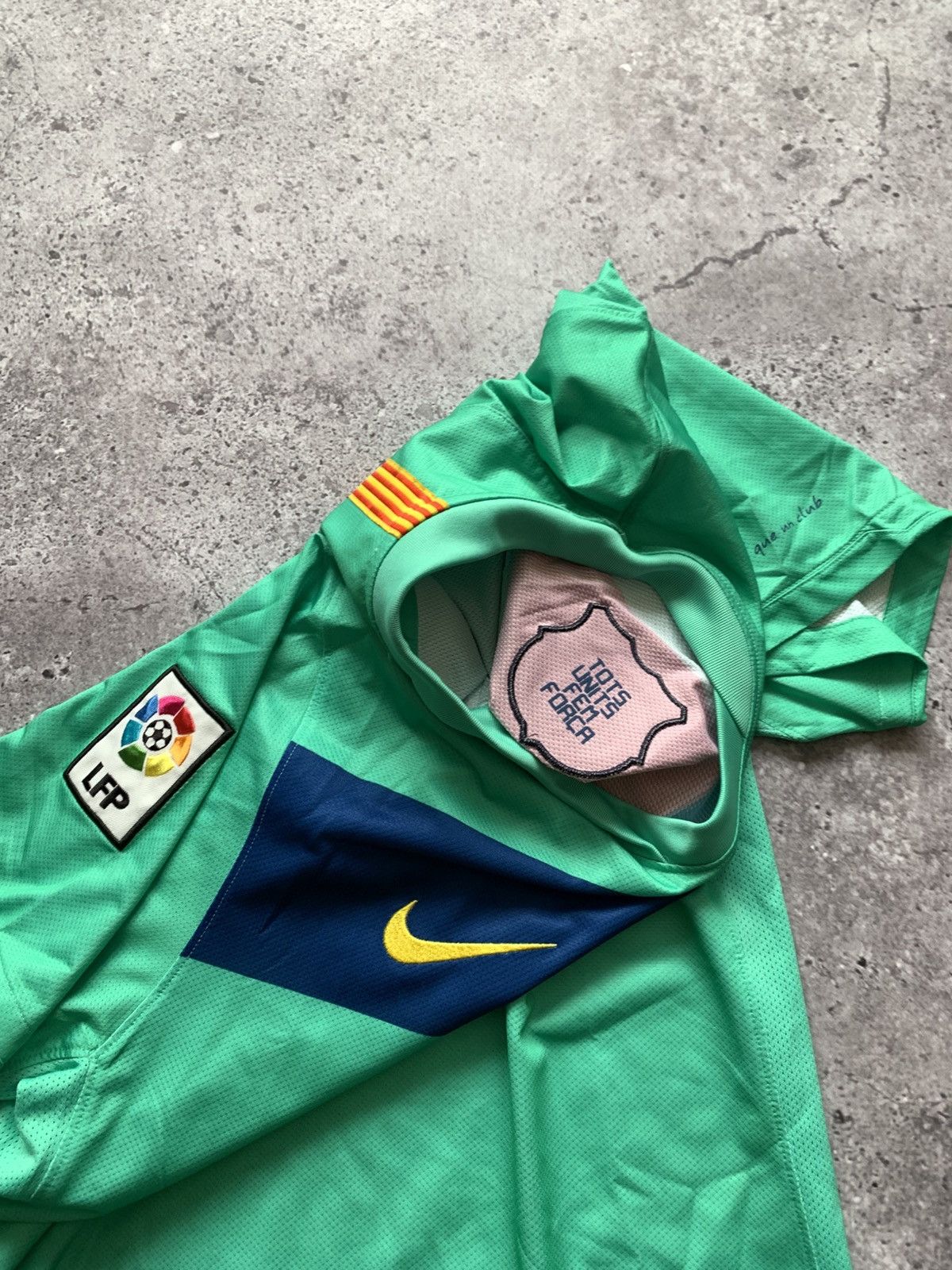 Nike 🔥NIKE BARCELONA 2010/2011 AWAY BLOCKCORE SOCCER JERSEY Size US L / EU 52-54 / 3 - 10 Thumbnail