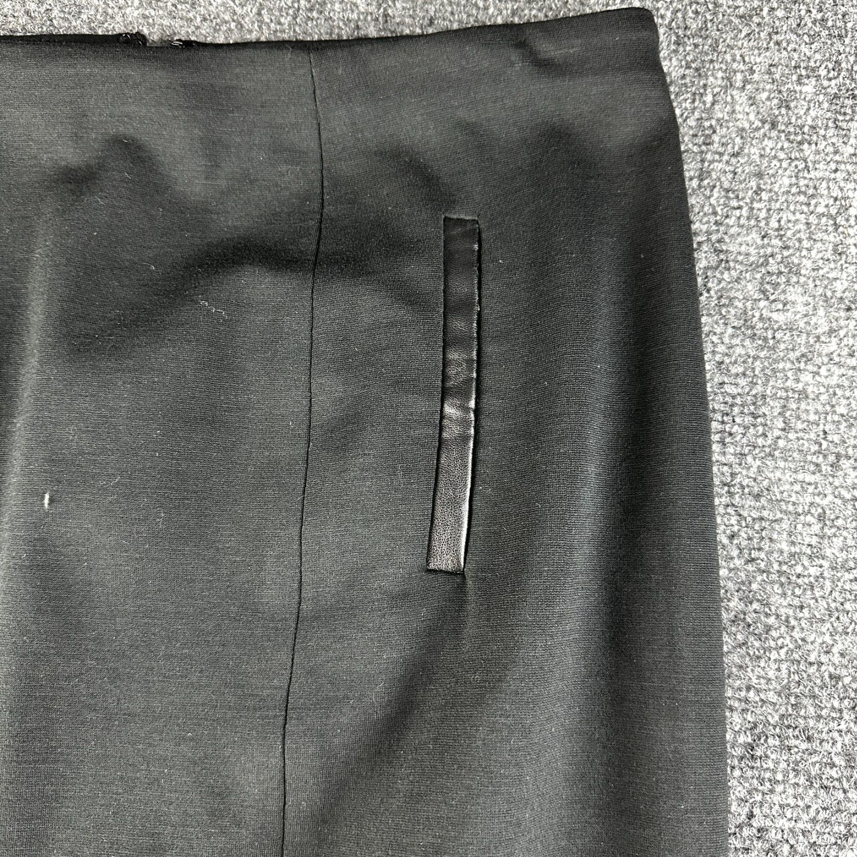 Ann Taylor Ann Taylor Skirt Womens 6 Pencil Black Stretch Back Zip Faux Leather Trim Size 28" / US 6 / IT 42 - 2 Thumbnail