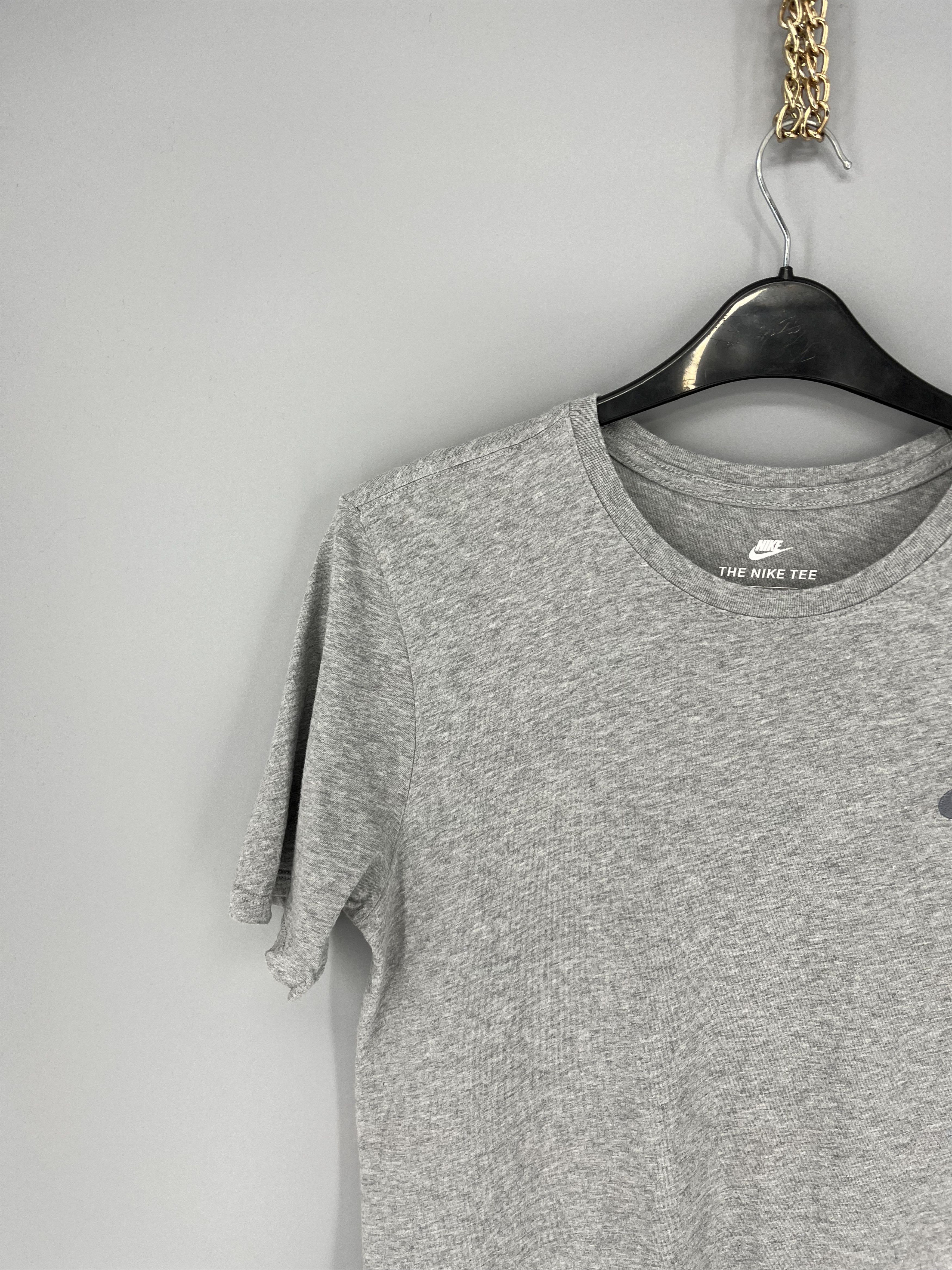 Nike Vintage 90s Nike Tee Streetwear Centre Swoosh Y2K Style Size US M / EU 48-50 / 2 - 6 Thumbnail