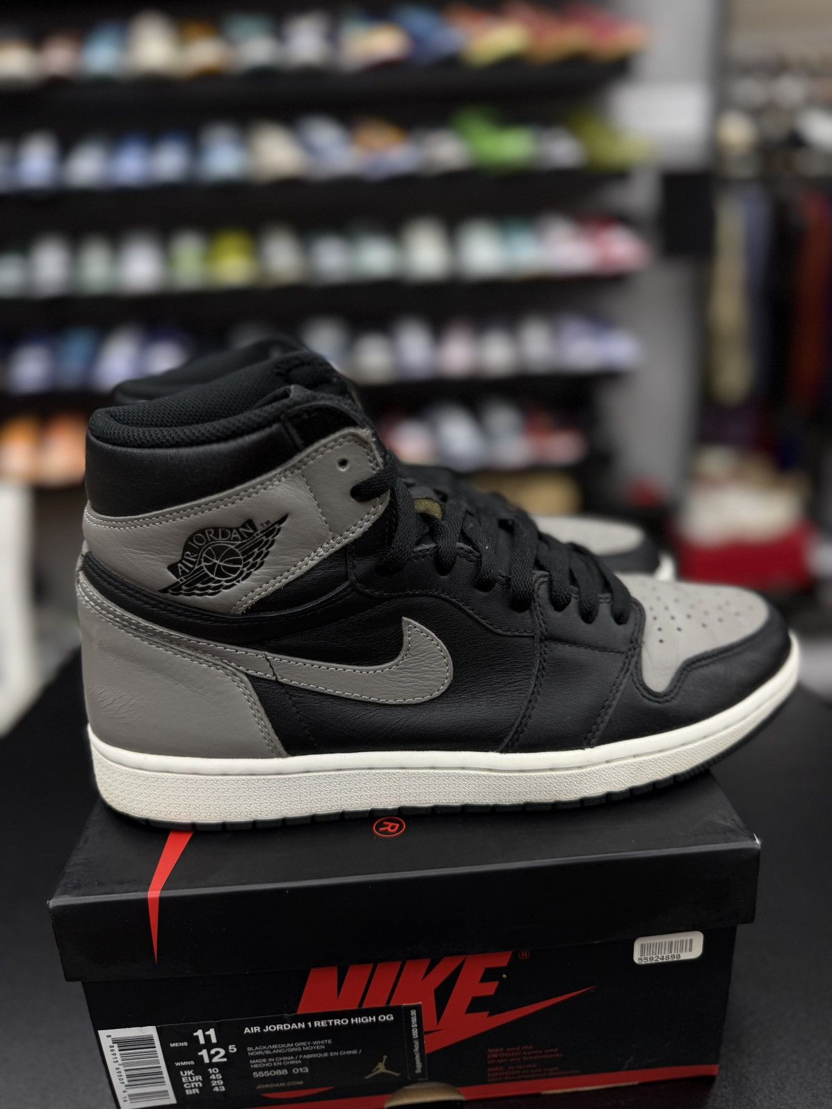 Jordan Brand Jordan 1 High Shadow OG (2018) Size 11 Pre Owned 🧼 Size US 11 / EU 44 - 2 Thumbnail