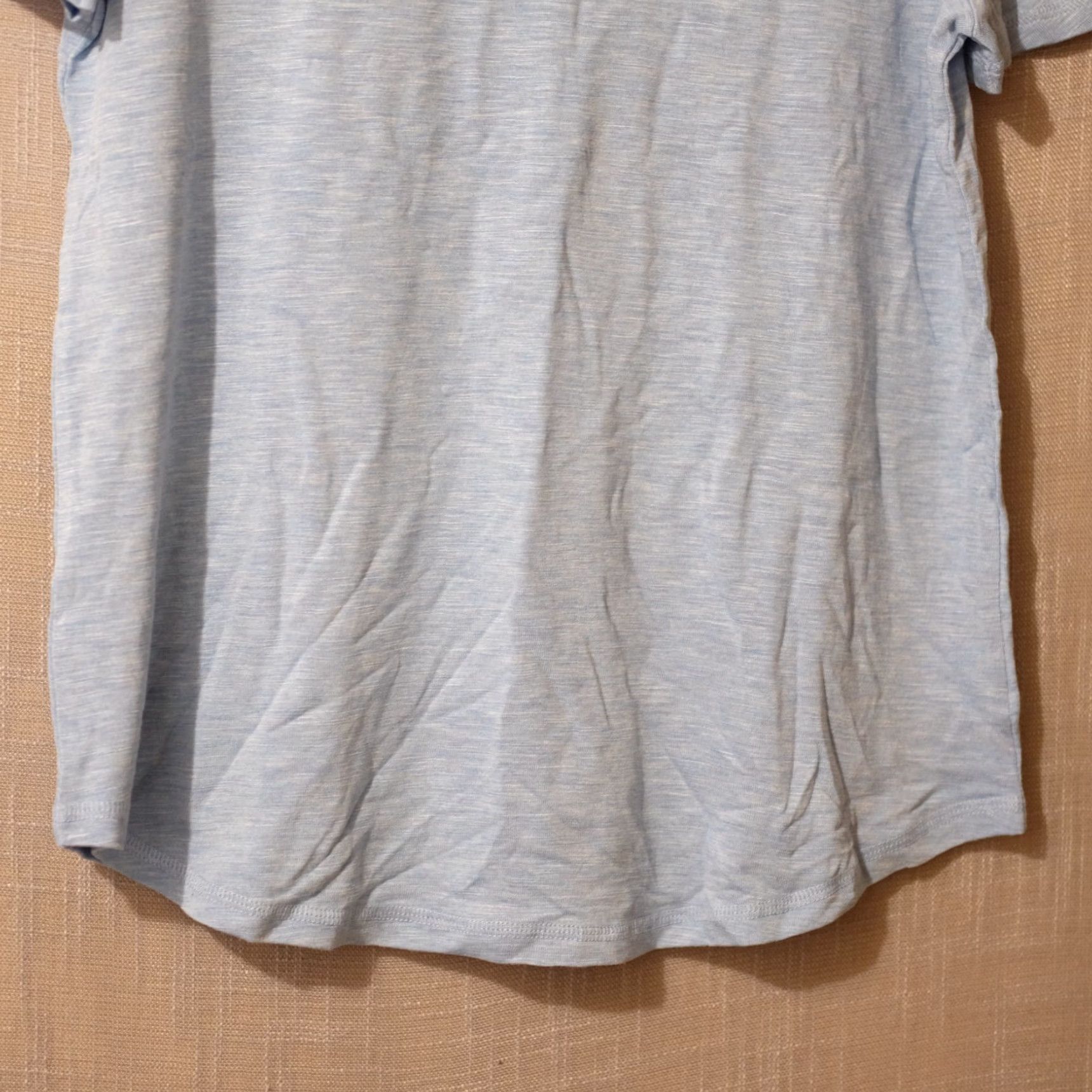 Jessica Simpson EUC Jessica Simpson T-Shirt V-Neck Short Sleeve Viscose Blend Womens M Blue Classic Basic Shirts Womens M 90s? (No, avoid 90s) Size M / US 6-8 / IT 42-44 - 4 Thumbnail