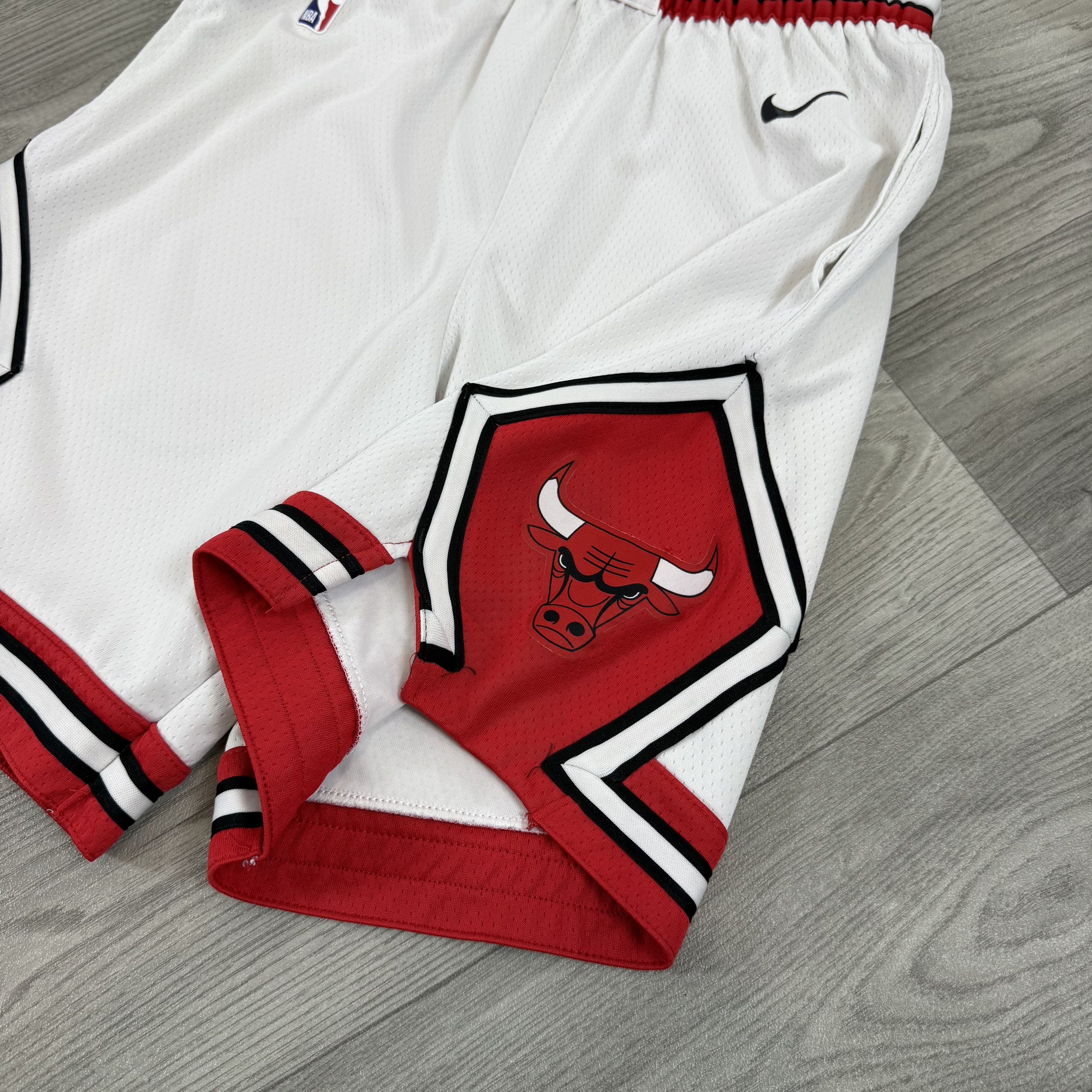 Nike Nike NBA Chicago Bulls White Jersey Shorts Size US 30 / EU 46 - 7 Thumbnail
