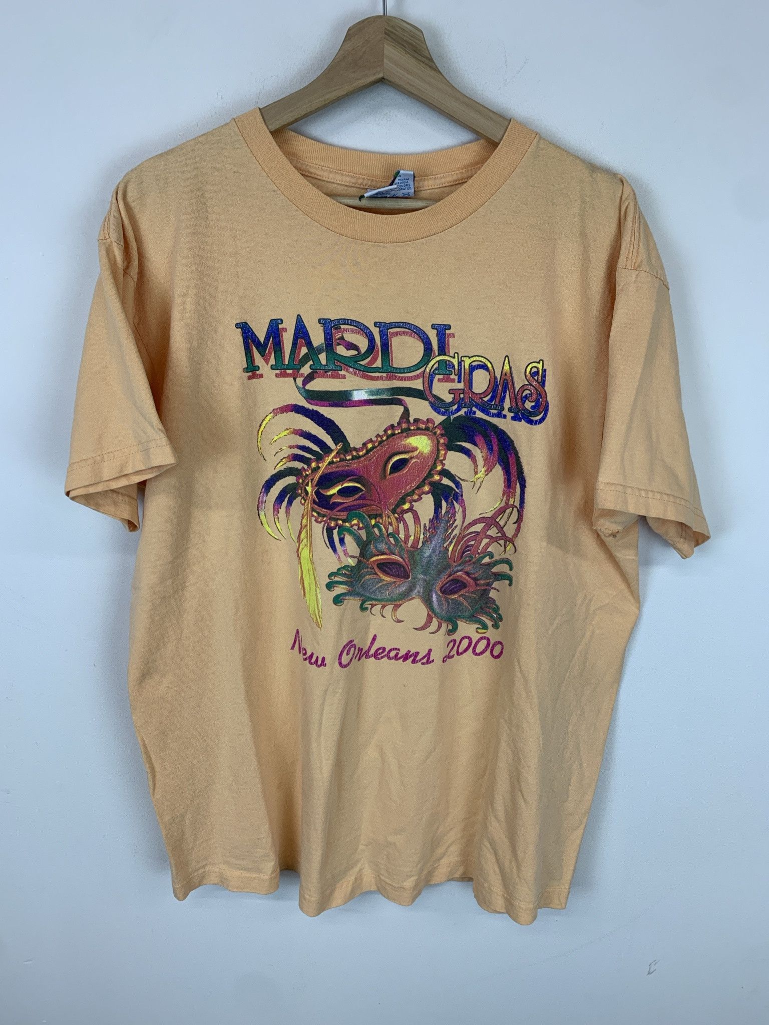 Vintage Vintage 2000 Mardi Gras Distressed Tee Shirt Size XL Size US XL / EU 56 / 4 - 1 Thumbnail