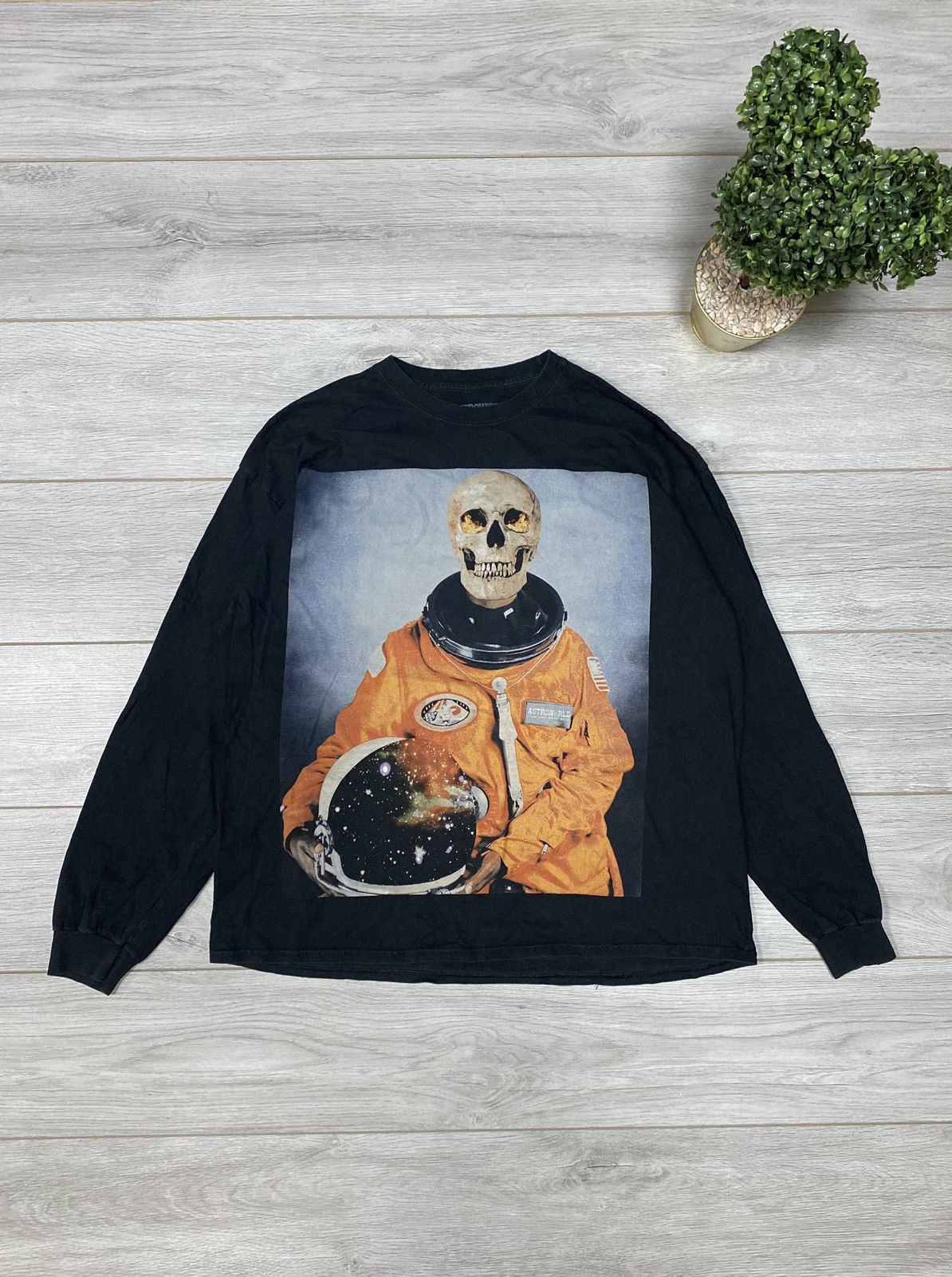 Travis Scott Astroworld Travis Scott Astronaut L/S Tee Size US XL / EU 56 / 4 - 1 Thumbnail