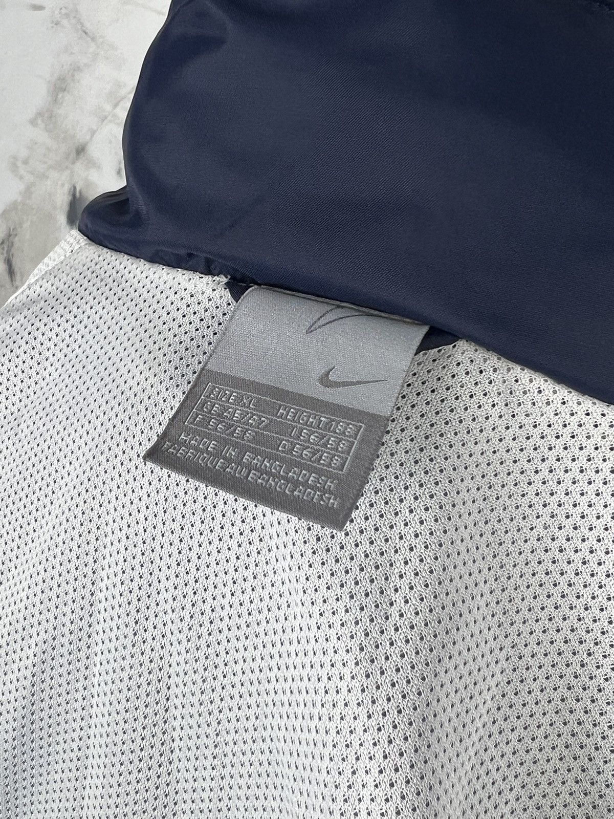 Nike Vintage Nike Packable Hooded Big Logo Jacket Size XL Size US XL / EU 56 / 4 - 8 Thumbnail