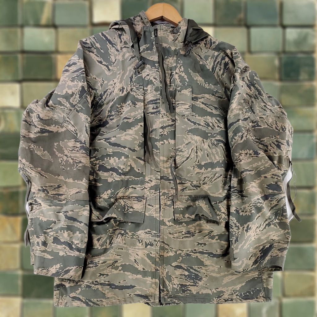 Vintage VINTAGE US Military All Purpose Environmental Parka Jacket Camouflage GTX APECS Mens L Long Size US L / EU 52-54 / 3 - 1 Thumbnail