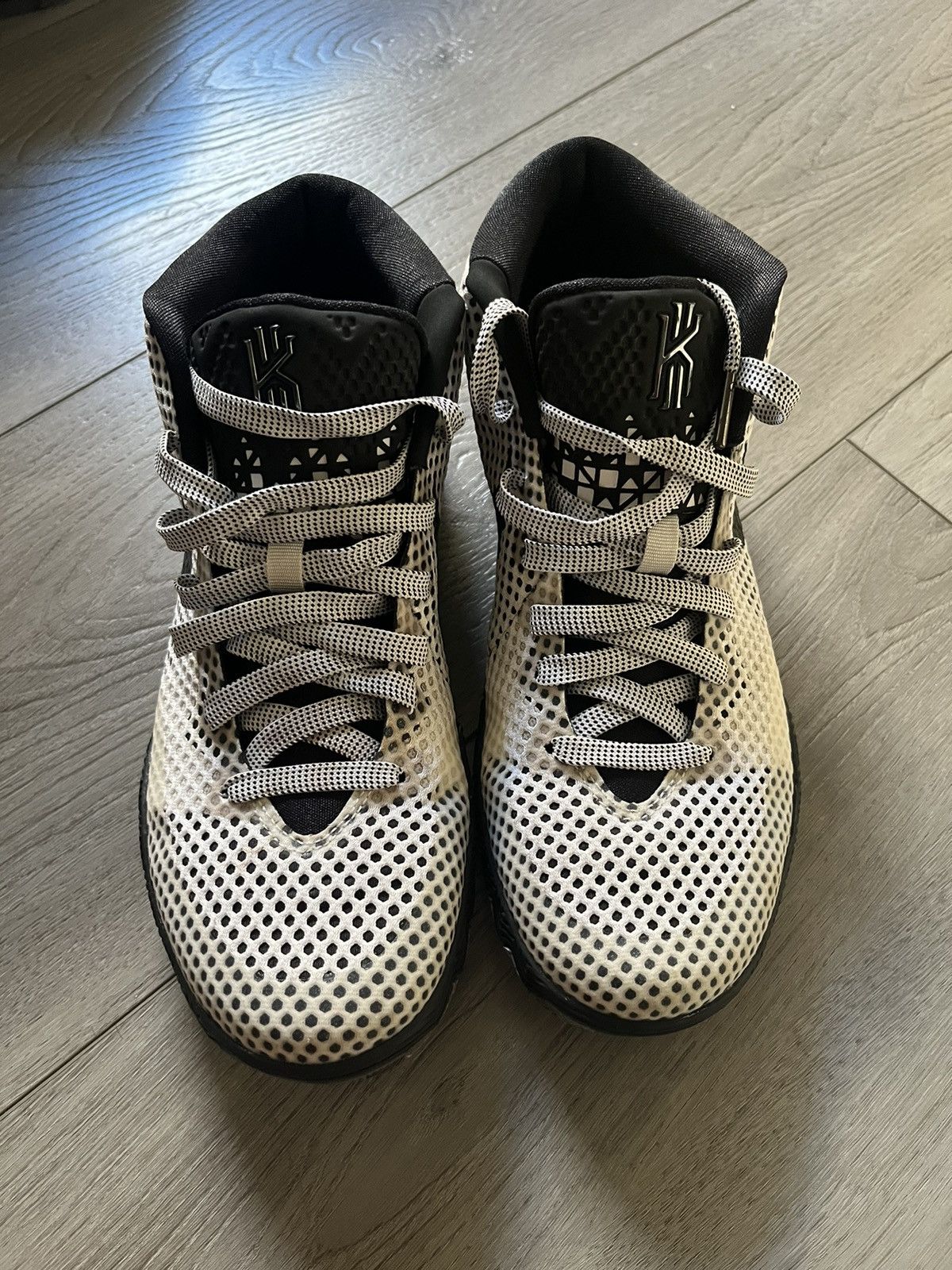 Nike Kyrie 1 Black History Month Size US 9.5 / EU 42-43 - 3 Thumbnail