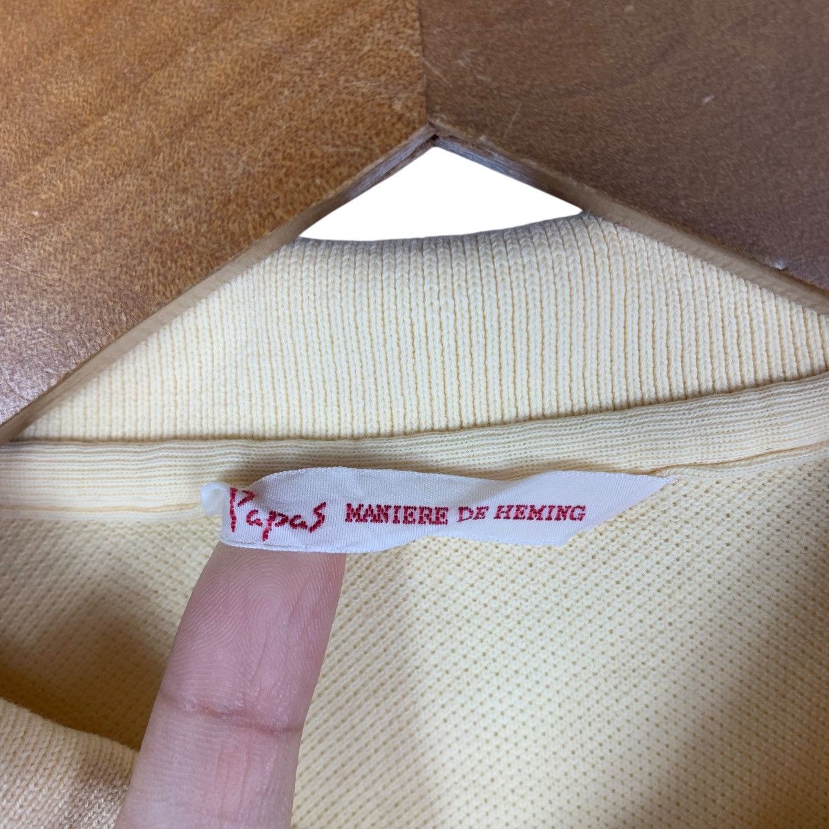 Vintage PAPAS Maniere De Heming Yellow Collar Plain TShirt Size US L / EU 52-54 / 3 - 5 Thumbnail