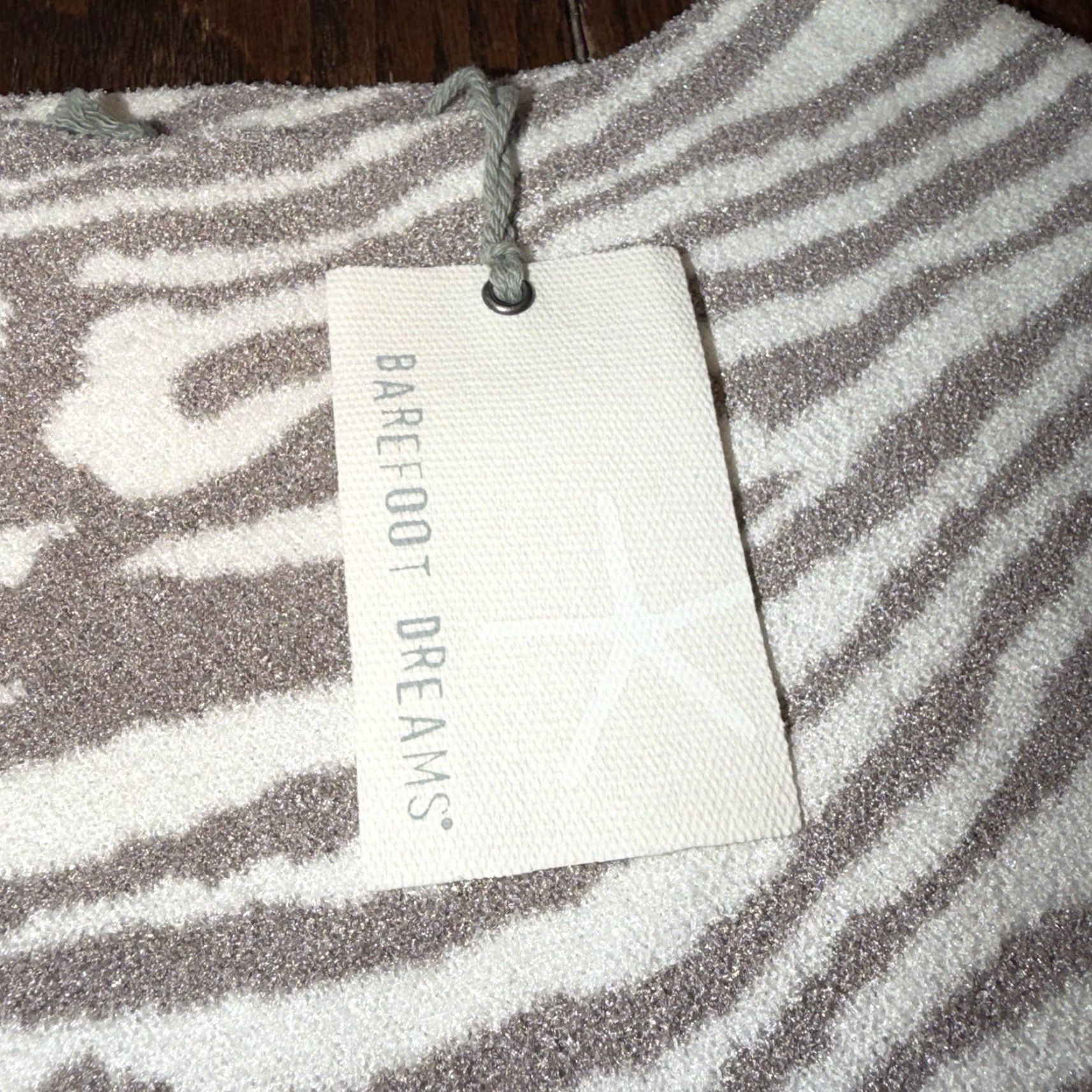 Vintage **CozyChic Barefoot Dreams Dove Gray Animal Print One Size Poncho** User: **CozyChic Barefoot Dreams Dove Gray Animal Print Poncho** Size ONE SIZE - 2 Thumbnail