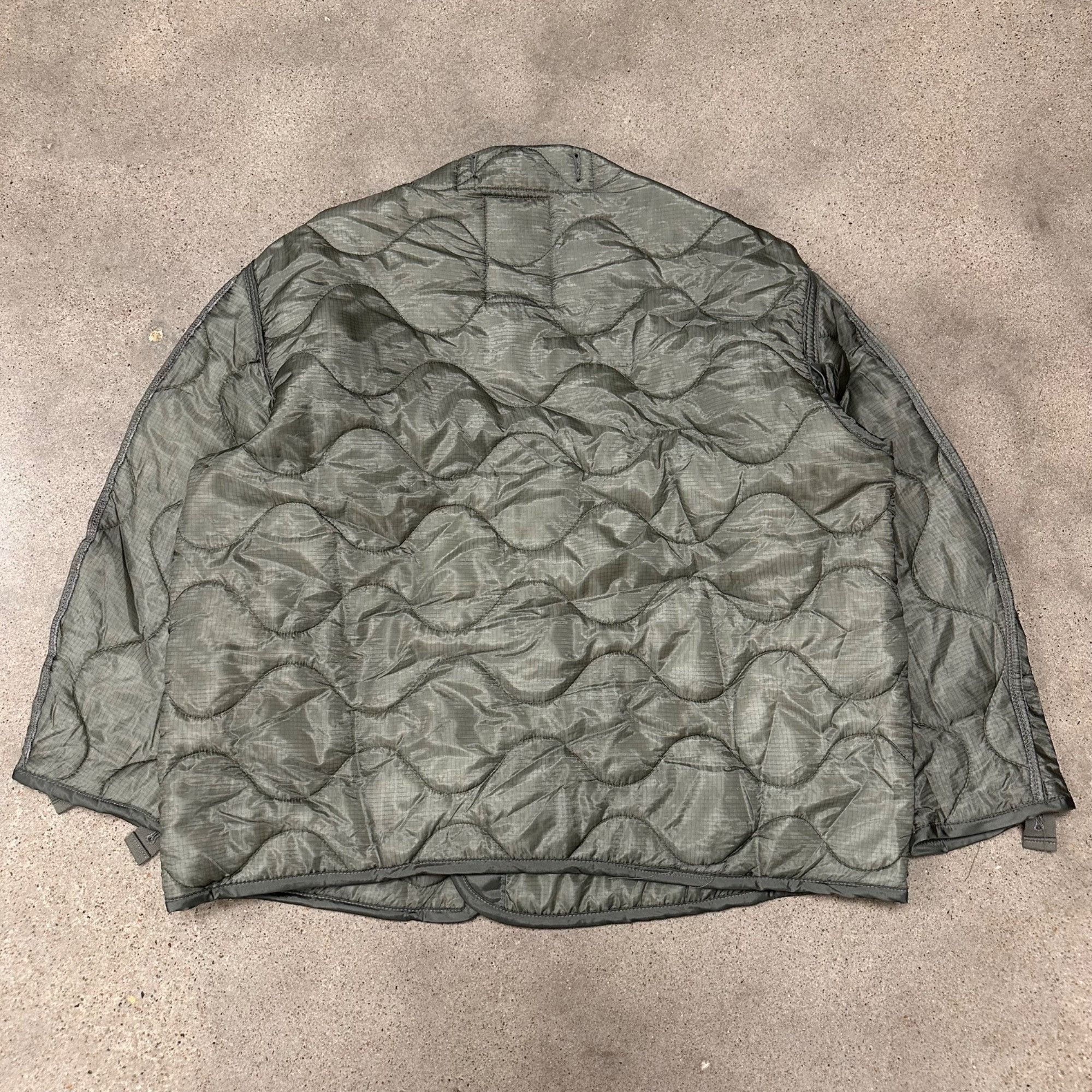 Vintage Vintage New Oldstock Military Liner Quilted Jacket Size US L / EU 52-54 / 3 - 3 Thumbnail