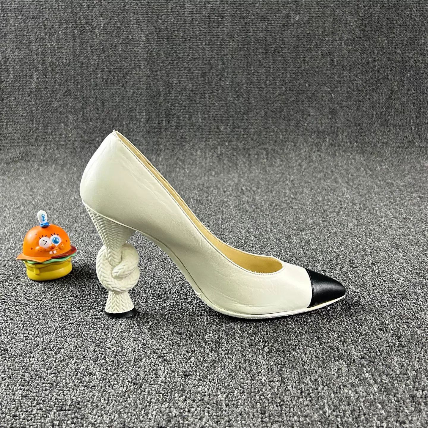 Chanel Chanel Knot Heels Black/White Colorblock Size 37 Size US 6.5 / IT 36.5 - 4 Thumbnail