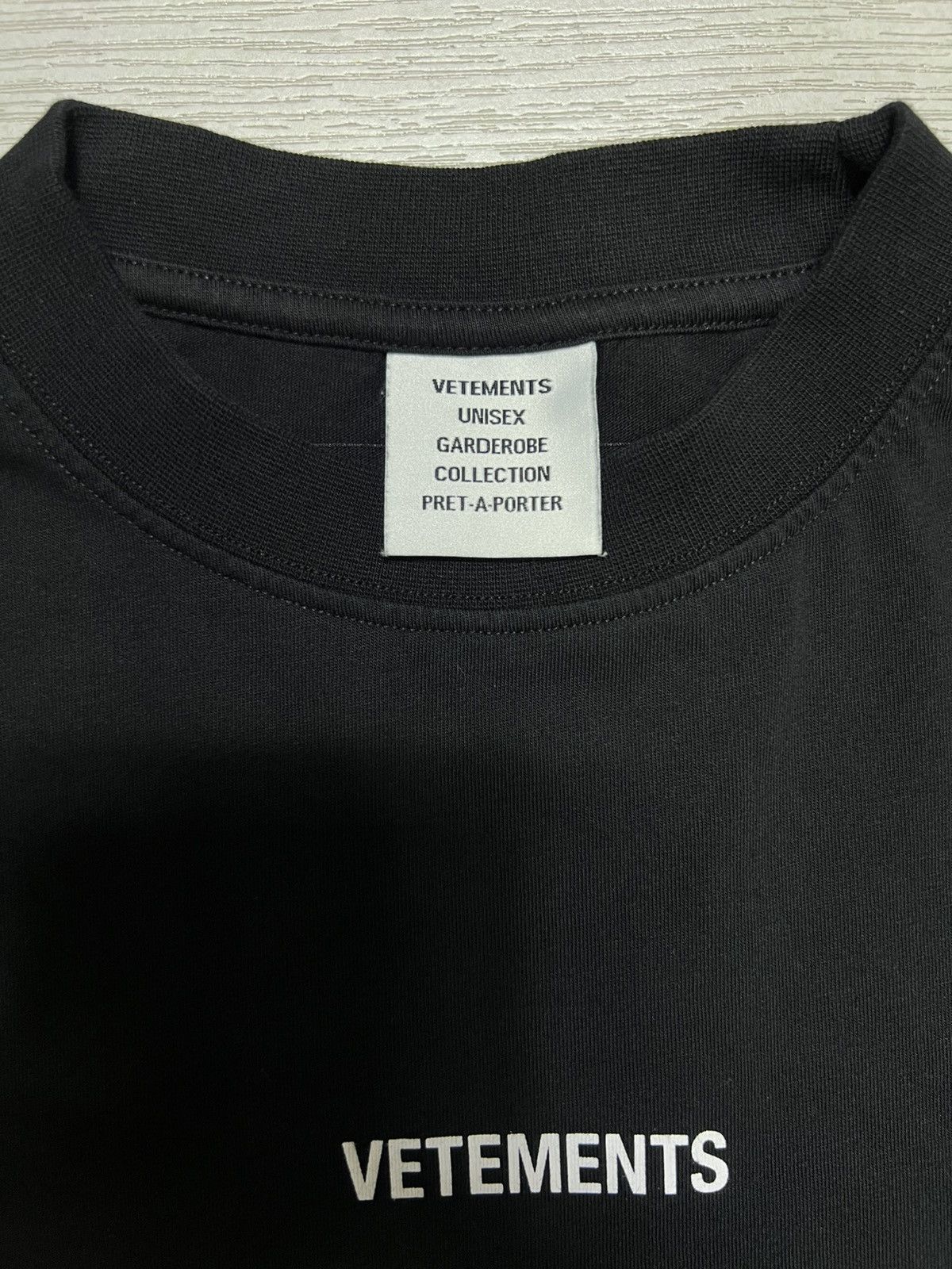 Vetements Vetements - Logo Patch Oversized T-Shirt Size US S / EU 44-46 / 1 - 8 Thumbnail