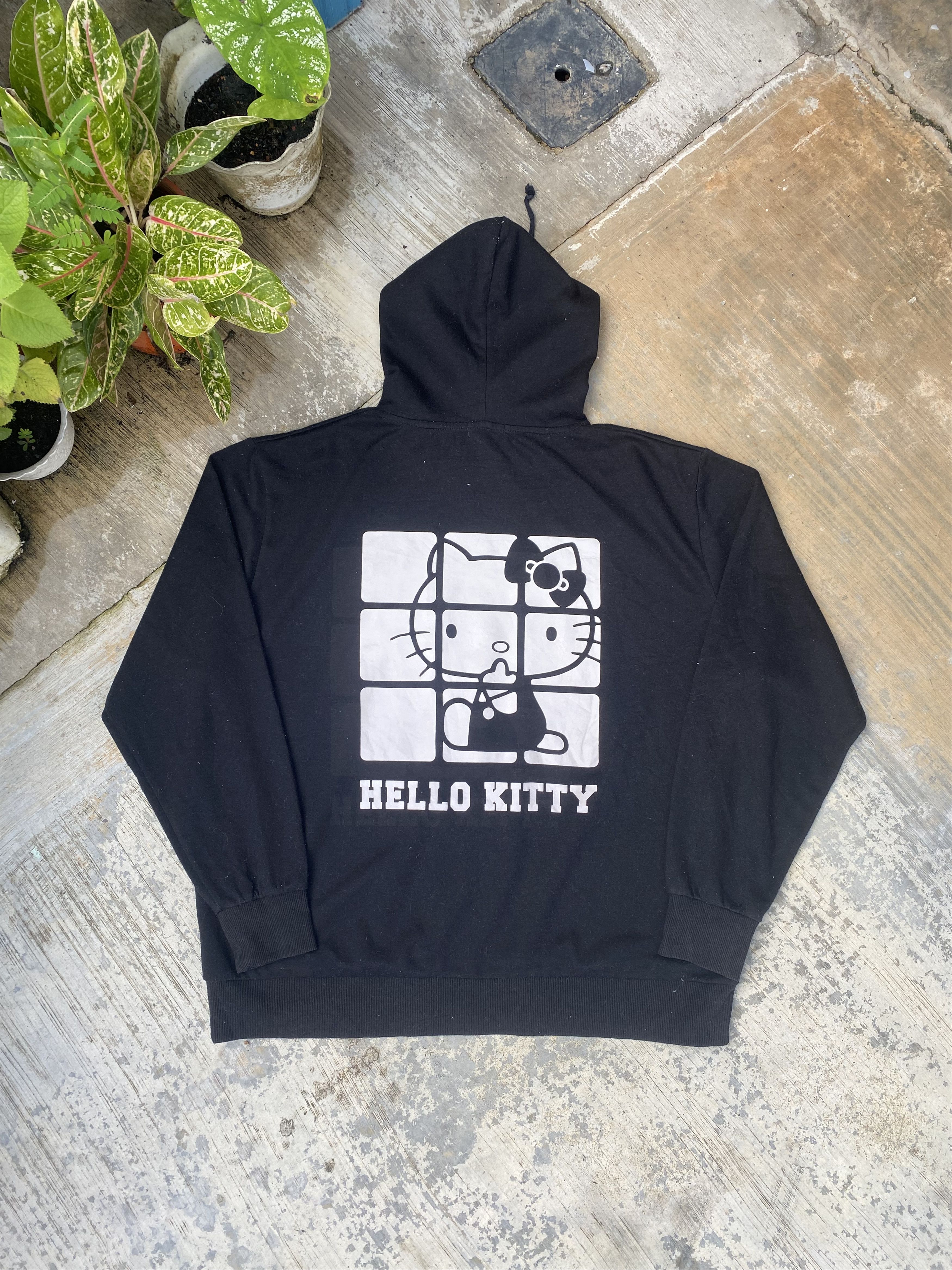 Anime × Cartoon Network × Japanese Brand Hello Kitty Spellout Big Logo Hoodies Size US XL / EU 56 / 4 - 1 Thumbnail