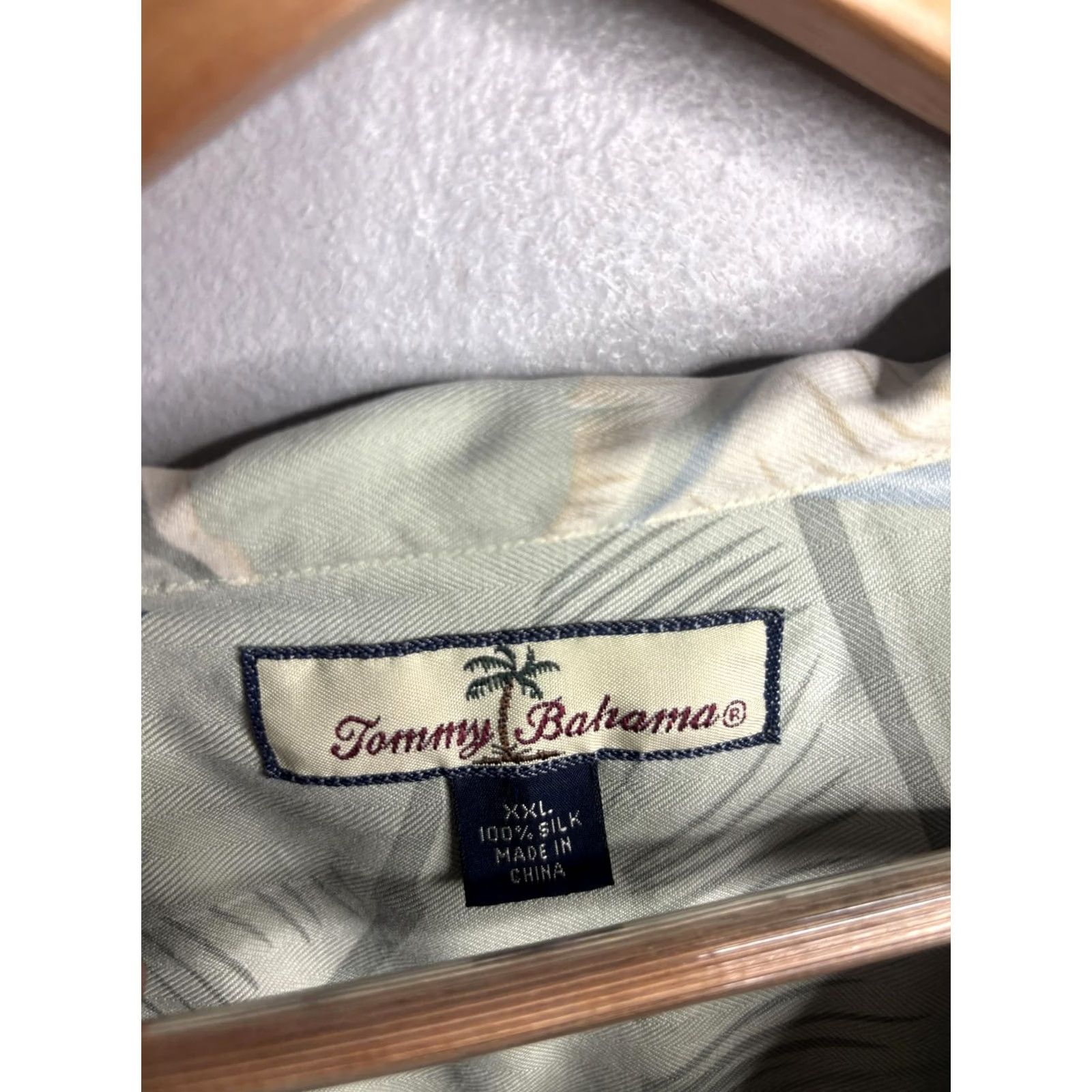 Tommy Bahama Tommy Bahama Shirt Mens 2XL Green Silk Hawaiian Floral Camp Button Front Casual Size US XXL / EU 58 / 5 - 3 Thumbnail