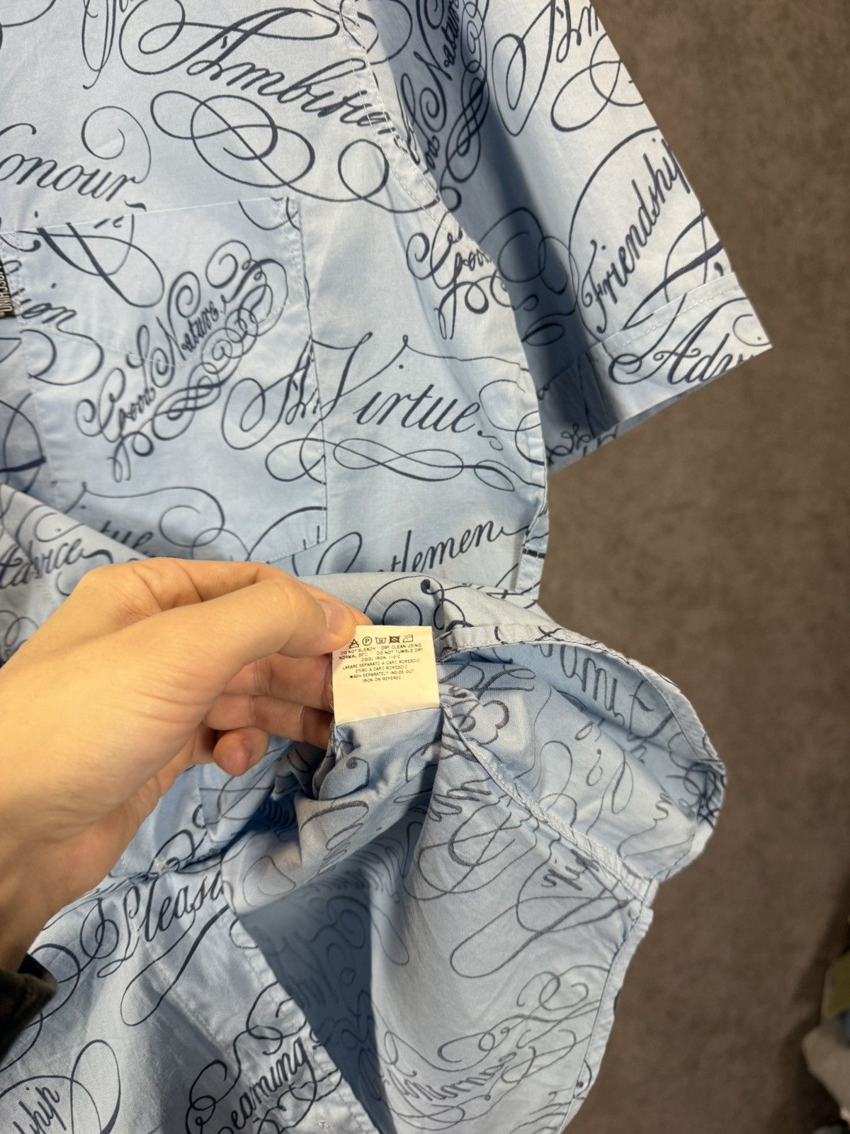 Moschino Moschino vintage art overprinted shirt Size US M / EU 48-50 / 2 - 7 Thumbnail