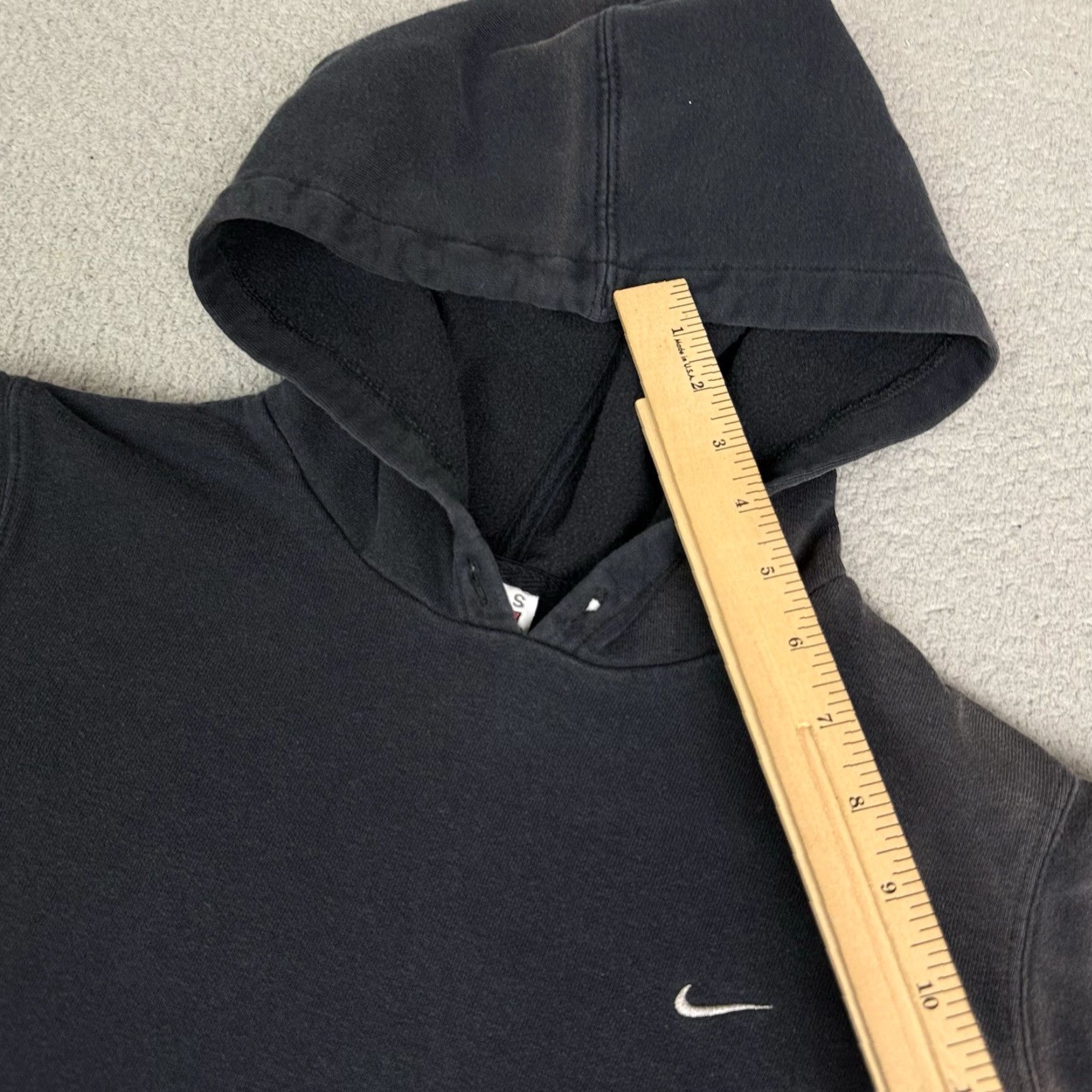Nike VINTAGE Nike Hoodie Mens S Black Team Swoosh Sun Faded Distressed Grunge Vtg Size US S / EU 44-46 / 1 - 7 Thumbnail