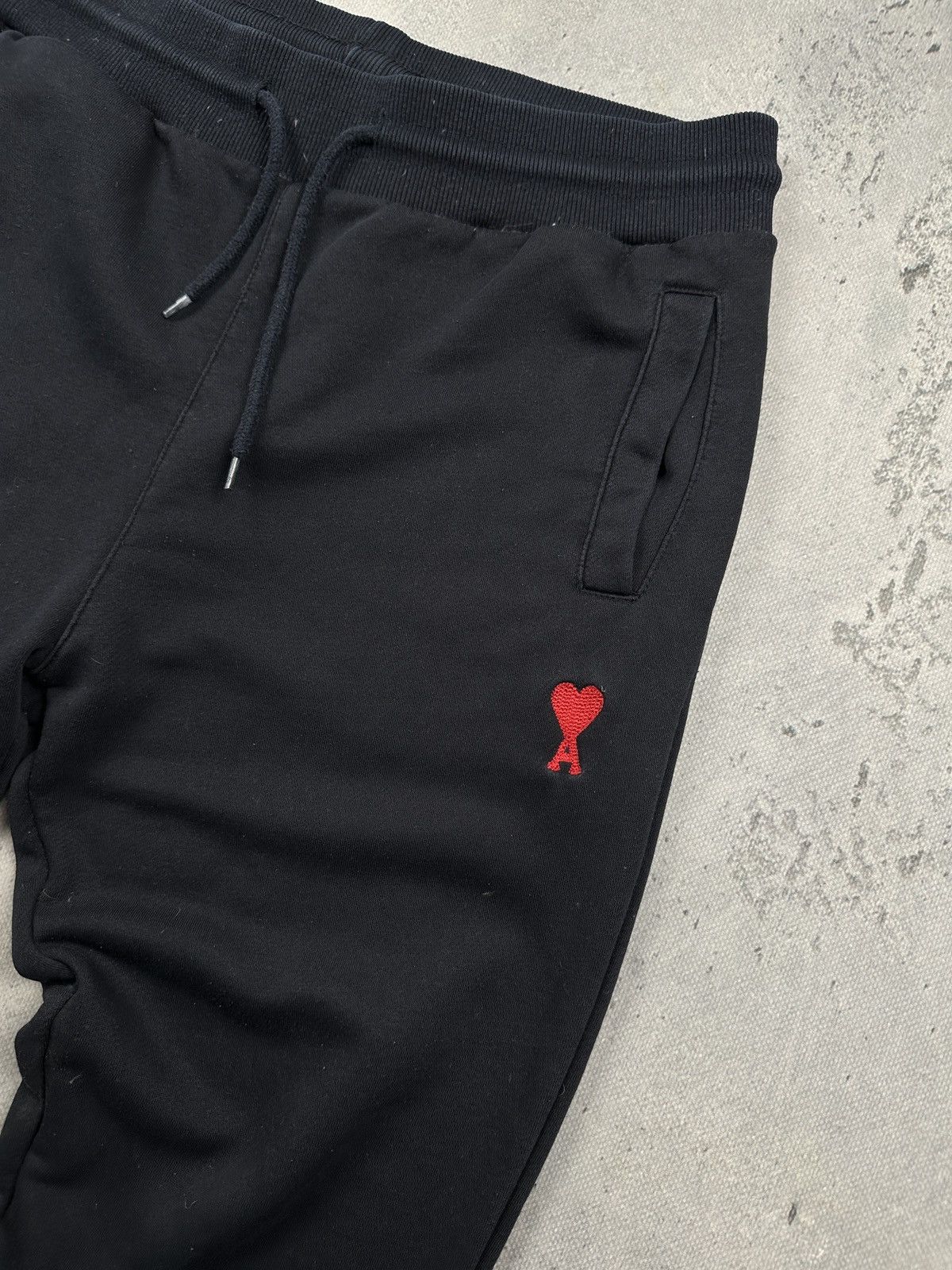 AMI AMI Alexandre Mattiussi Paris Heart Logo Sweatpants Designer Size US 34 / EU 50 - 4 Thumbnail