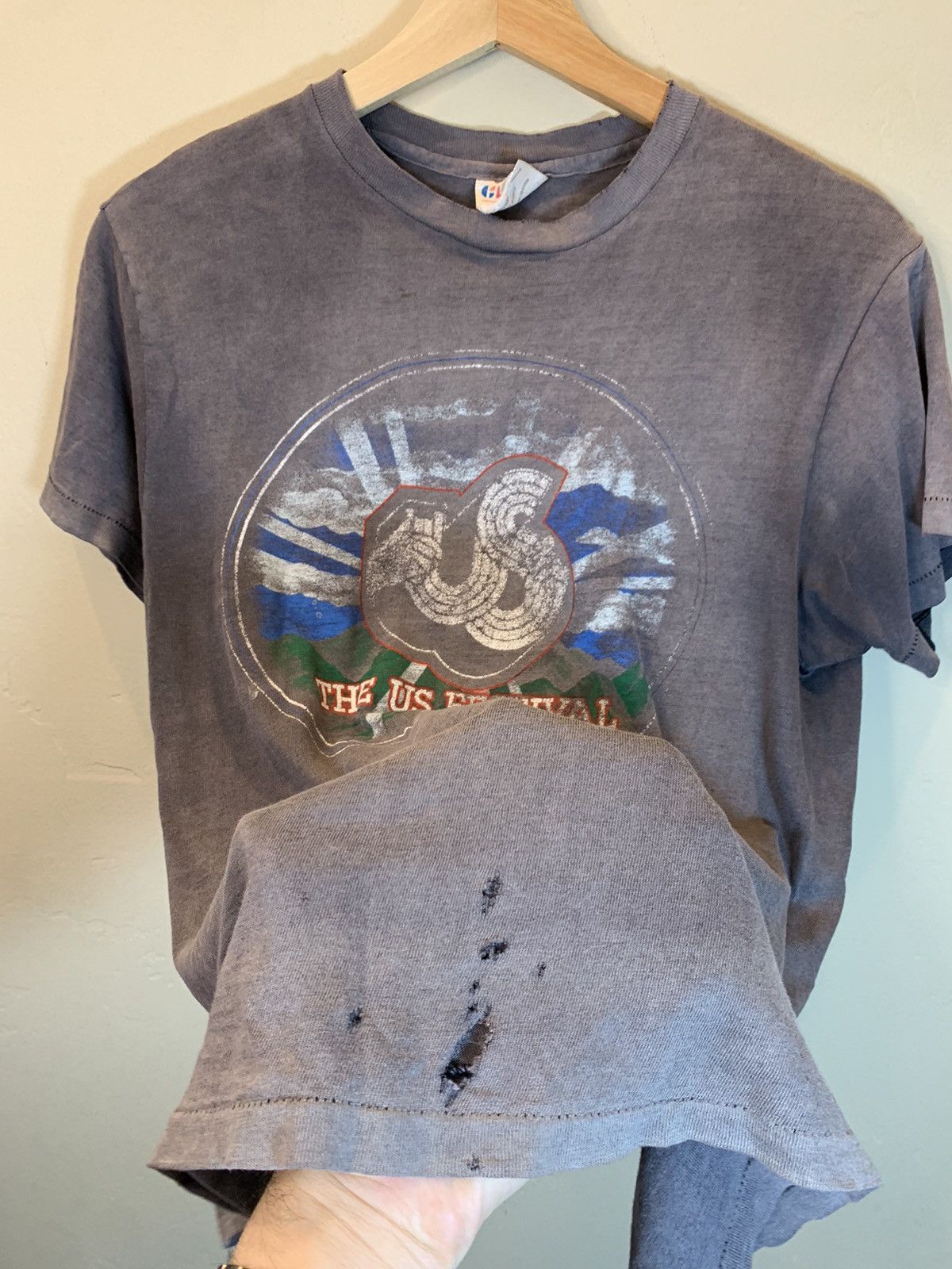 Band Tees RARE Vintage 1982 US Rock & Roll Festival Faded Thrash Shirt Size US M / EU 48-50 / 2 - 5 Thumbnail