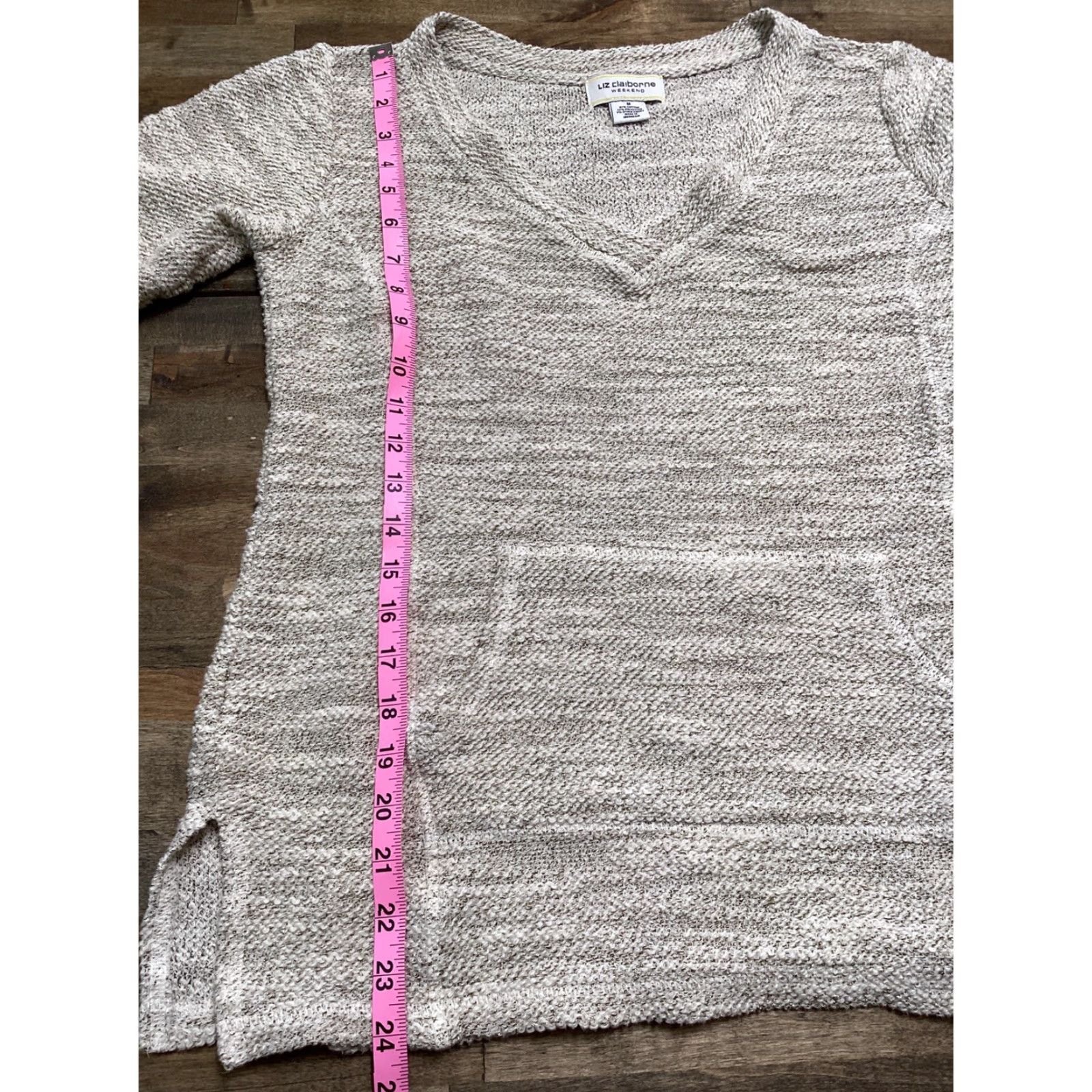 Liz Claiborne Liz Claiborne Weekend Sweater Women M V-Neck 3/4 Sleeve Pullover Ivory Knit Kangaroo Pocket Side Slits Gold Threading Pullover Casual Travel Beachy Size M / US 6-8 / IT 42-44 - 5 Thumbnail