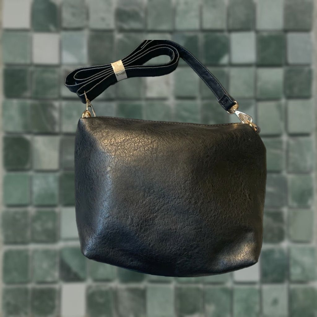 Vintage **Dasein Women's Black Vegan Leather Shoulder Bag and Coin Pouch Set** User: Dasein Women's Black Vegan Leather Shoulder Bag and Coin Pouch Set Size ONE SIZE - 1 Thumbnail