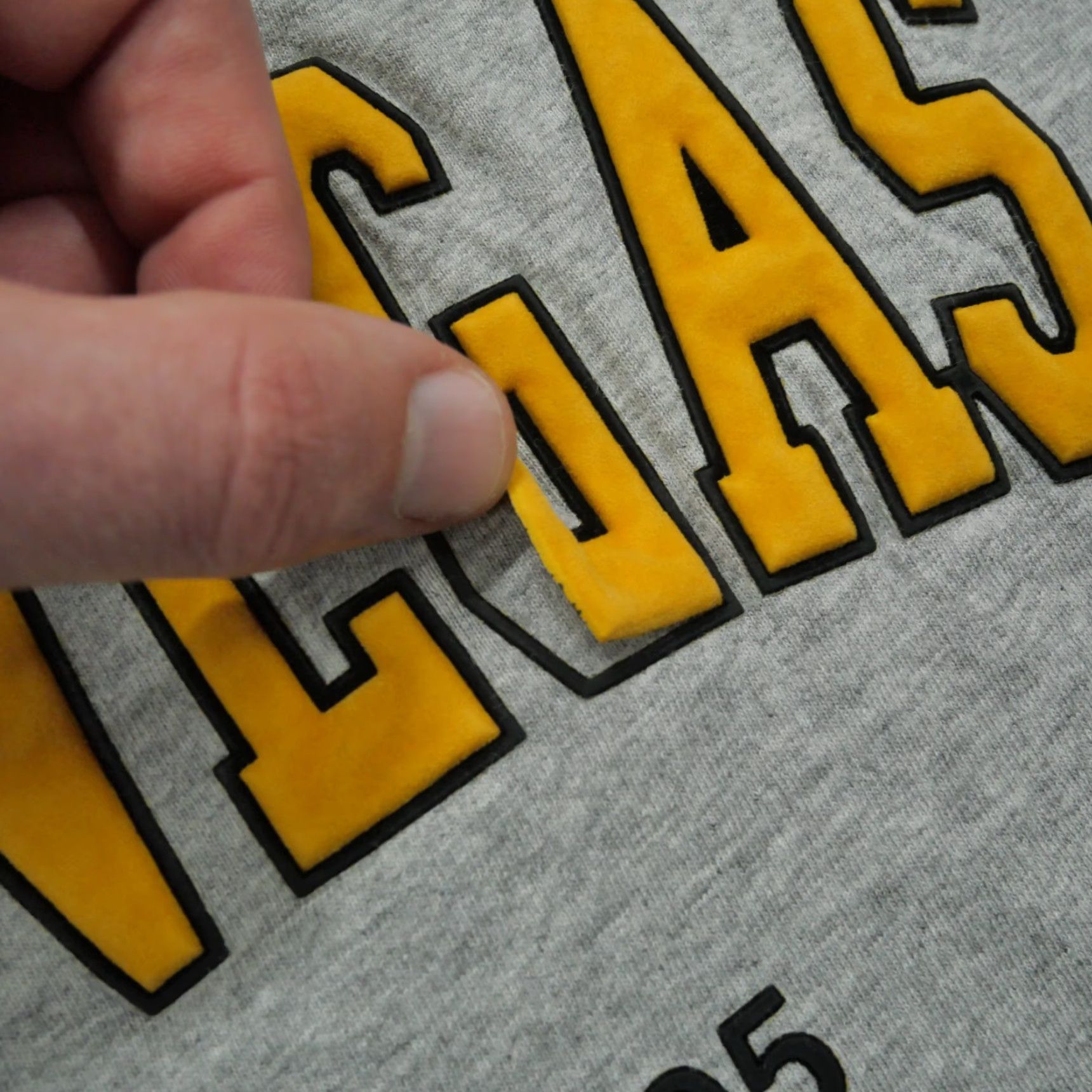 Spell VINTAGE Las Vegas T Shirt Adult XL Grey Yellow Ringer Spell Out Tourist Mens Y2K Size US XL / EU 56 / 4 - 4 Thumbnail