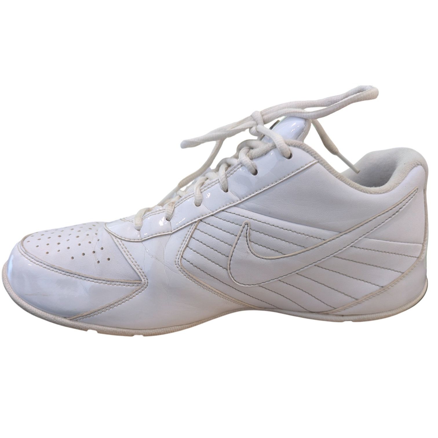Nike Nike White Baseline Low Sneakers Size 11 Size US 11 / EU 44 - 1 Thumbnail