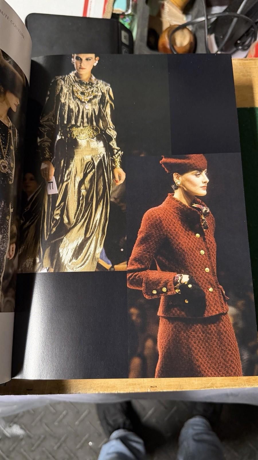 Other Chanel Catwalk Hardcover Book Fashion Size ONE SIZE - 9 Thumbnail