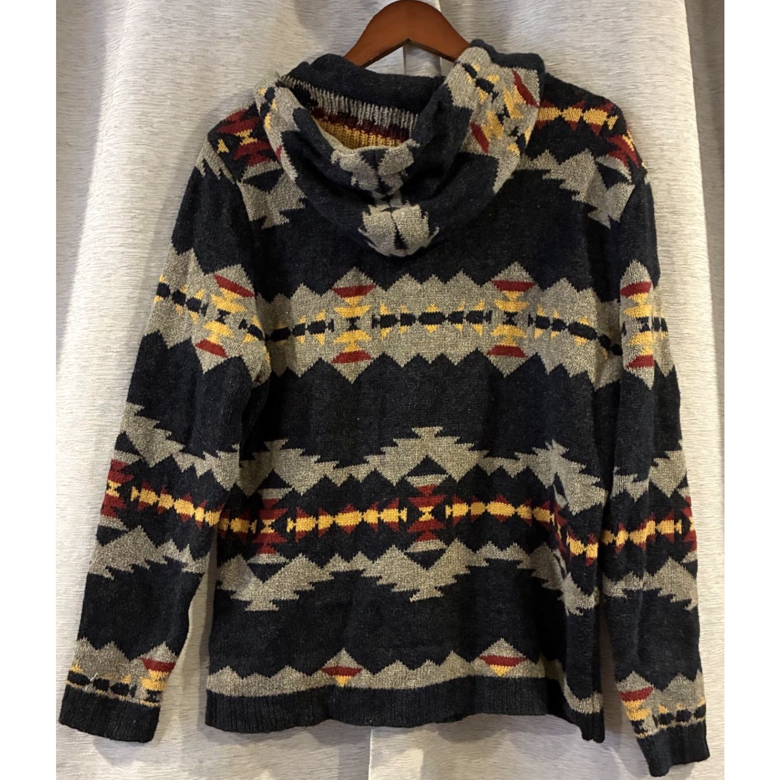 American Eagle Outfitters **American Eagle Outfitters Men’s M Gray Aztec Print Sweatshirt** User: American Eagle Outfitters Men’s M Gray Aztec Print Hoodie Size US M / EU 48-50 / 2 - 4 Thumbnail