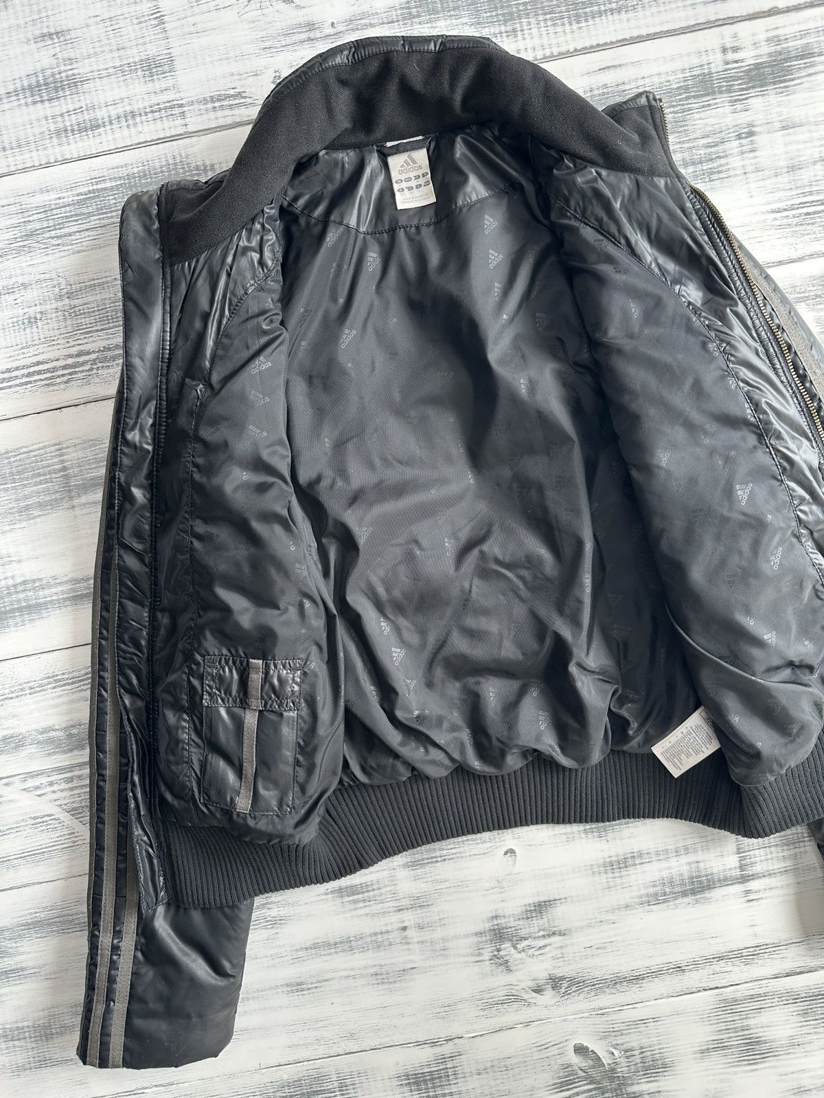 Adidas Vintage ADIDAS Y2K Puffer Bomber Jacket Black 3 Stripes Size M / US 6-8 / IT 42-44 - 4 Thumbnail