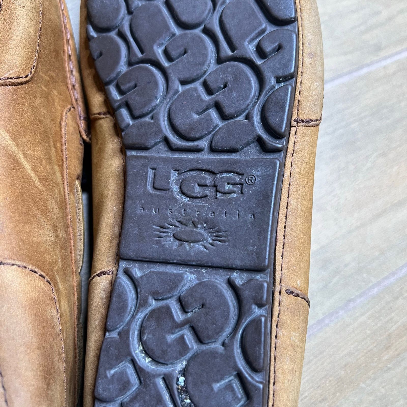 Ugg UGG Slippers Mens 10 Loafers Chester Brown Leather Slip On Size US 10 / EU 43 - 14 Thumbnail