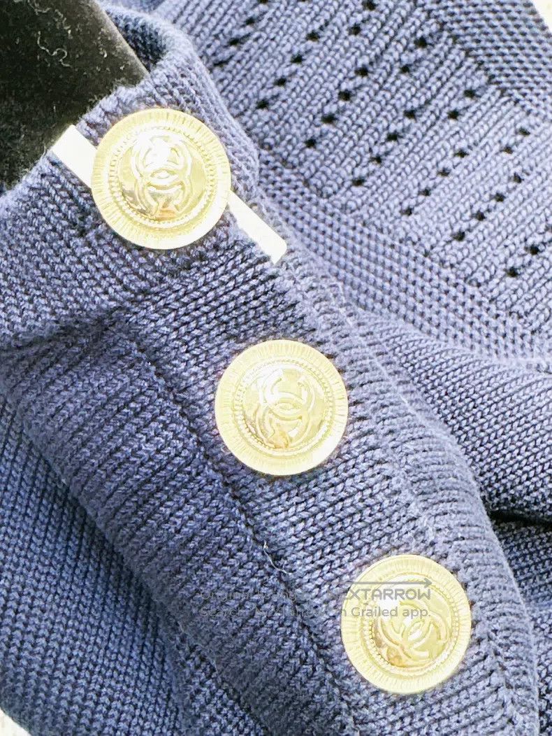 Chanel Chanel 21C dark blue gold button long-sleeved knitwear Size XXS / US 00 / IT 34 - 3 Thumbnail