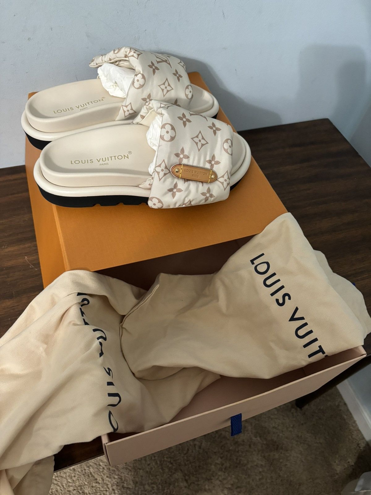 Louis Vuitton Louis Vuitton Pool Pillow Flat Comfort Mule Slide Size US 7 / EU 40 - 9 Thumbnail