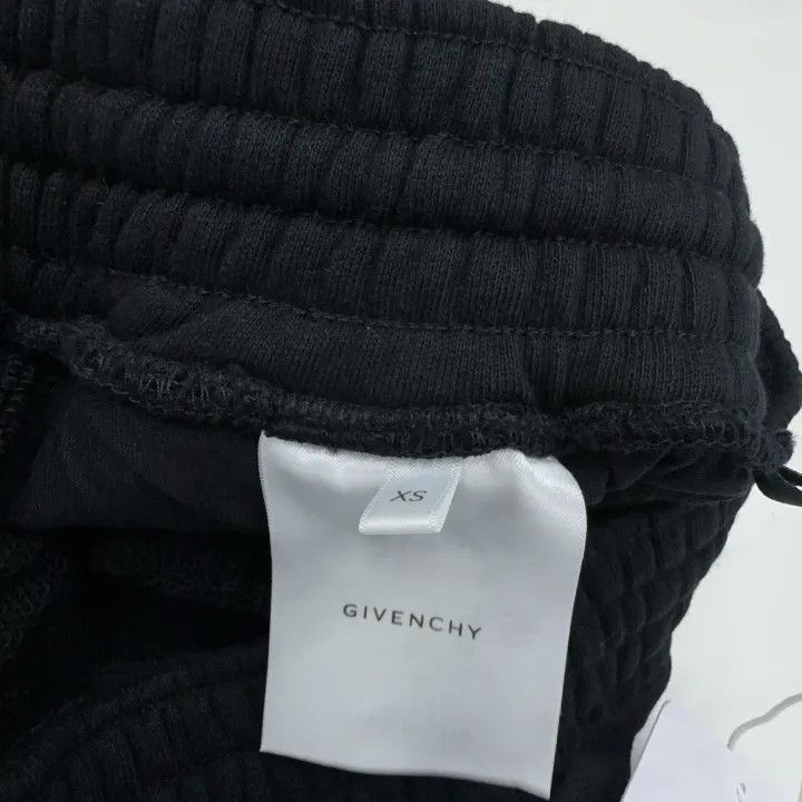 Givenchy Givenchy Givenchy Black Elastic Casual Shorts for Men -250 Size US 26 / EU 42 - 4 Thumbnail