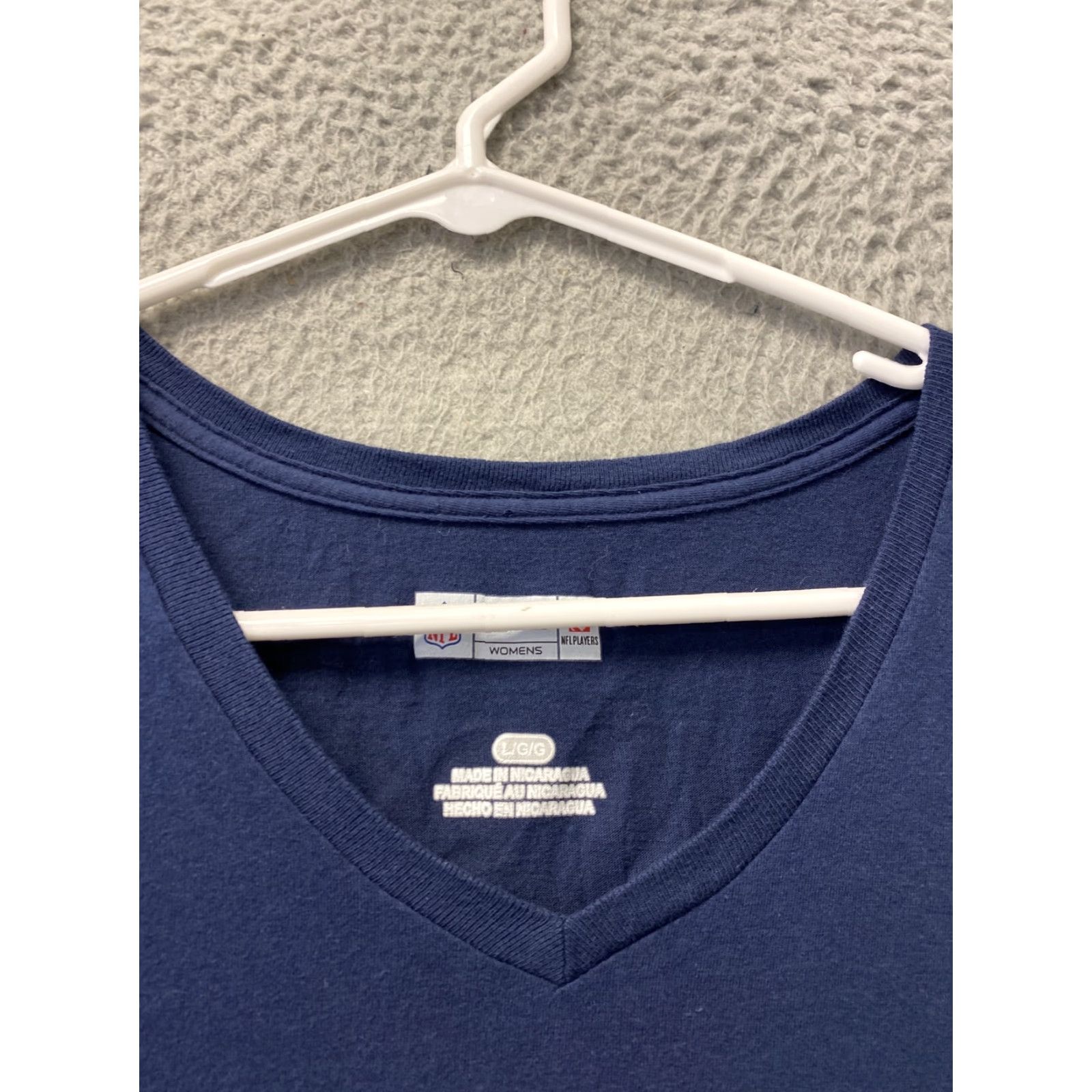 NFL NFL Broncos #3 Large Navy Blue V Neck Short Sleeves Women's T Shirt 104-39 / NFL BLUE V-NECK T-SHIRT WOMEN'S LARGE NAVY BLUE NFL BRONCOS #3 / 104-39 Size L / US 10 / IT 46 - 4 Thumbnail