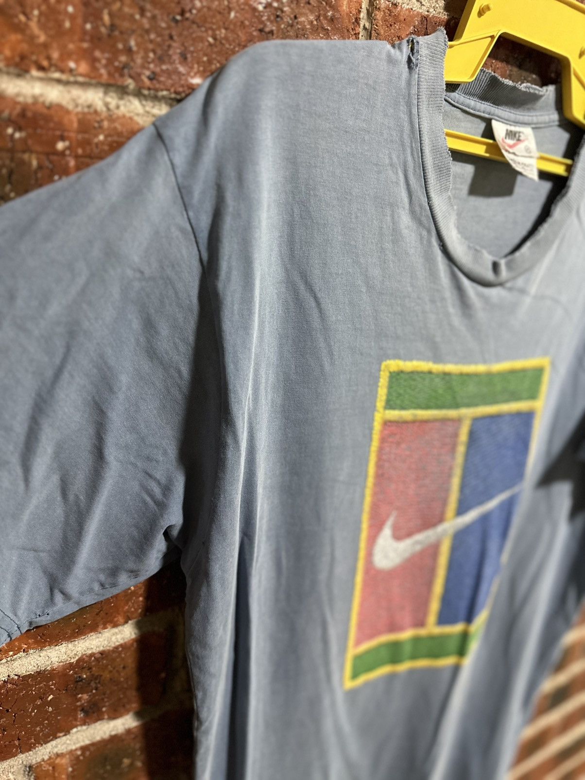 Nike Thrashed Vintage Nike Court Tee Size US L / EU 52-54 / 3 - 7 Thumbnail