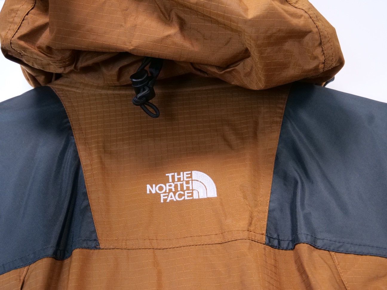 The North Face Very Rare Brown 90s Center Logo Nylon North Face Jacket Size US L / EU 52-54 / 3 - 5 Thumbnail