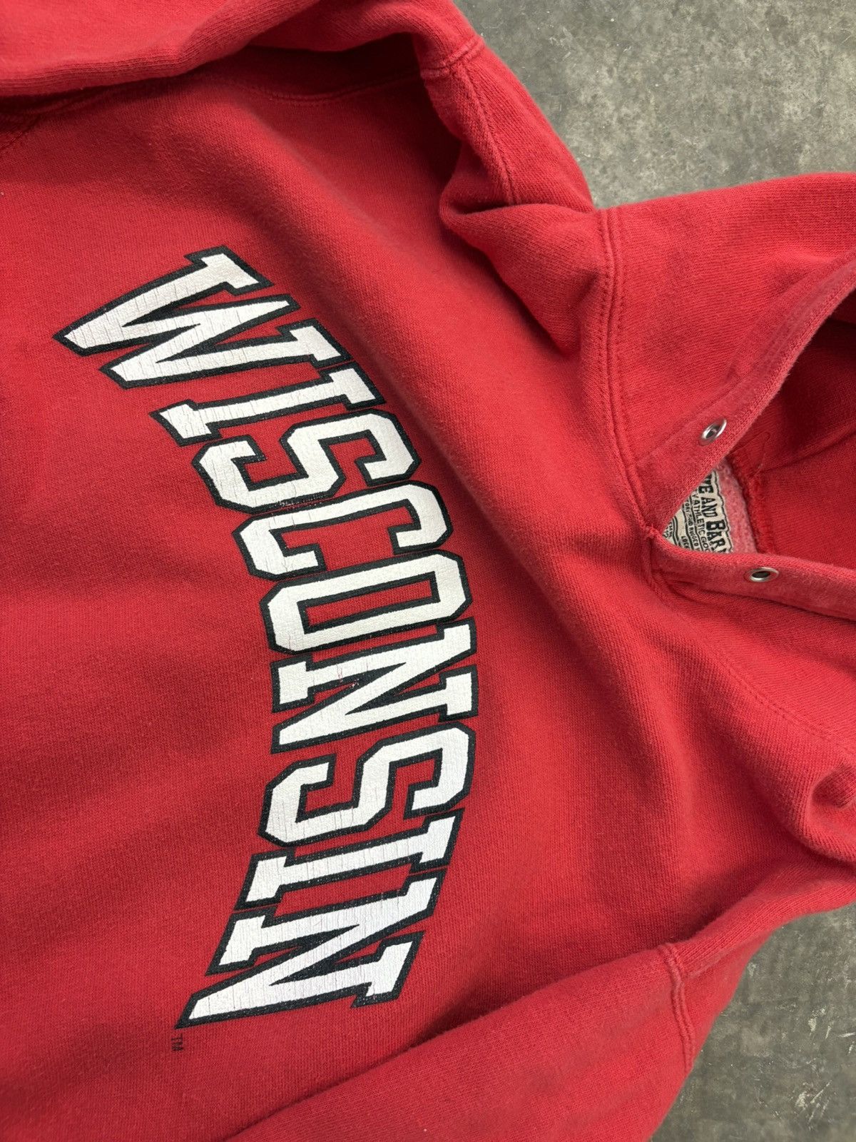 Vintage 2000’s Wisconsin Badgers Hoodie Sweatshirt Size US M / EU 48-50 / 2 - 4 Thumbnail